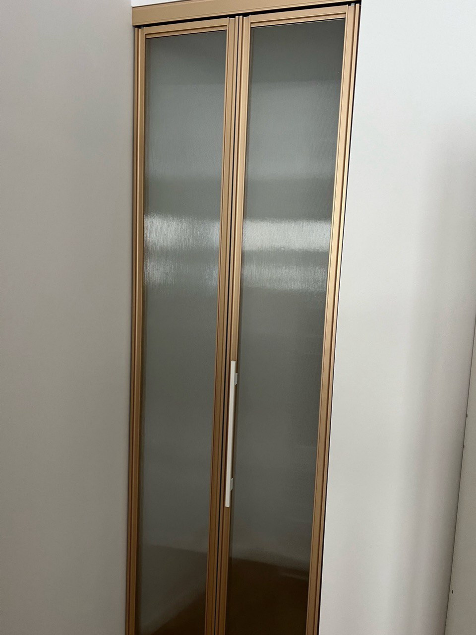 Складные подвесные двери для гардеробной