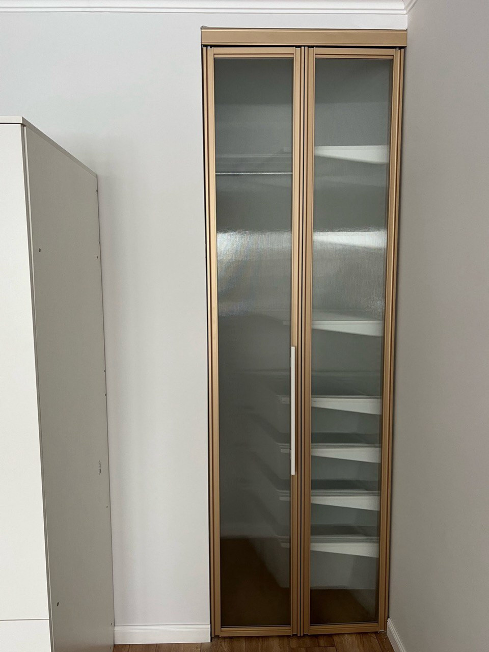 Складные подвесные двери для гардеробной