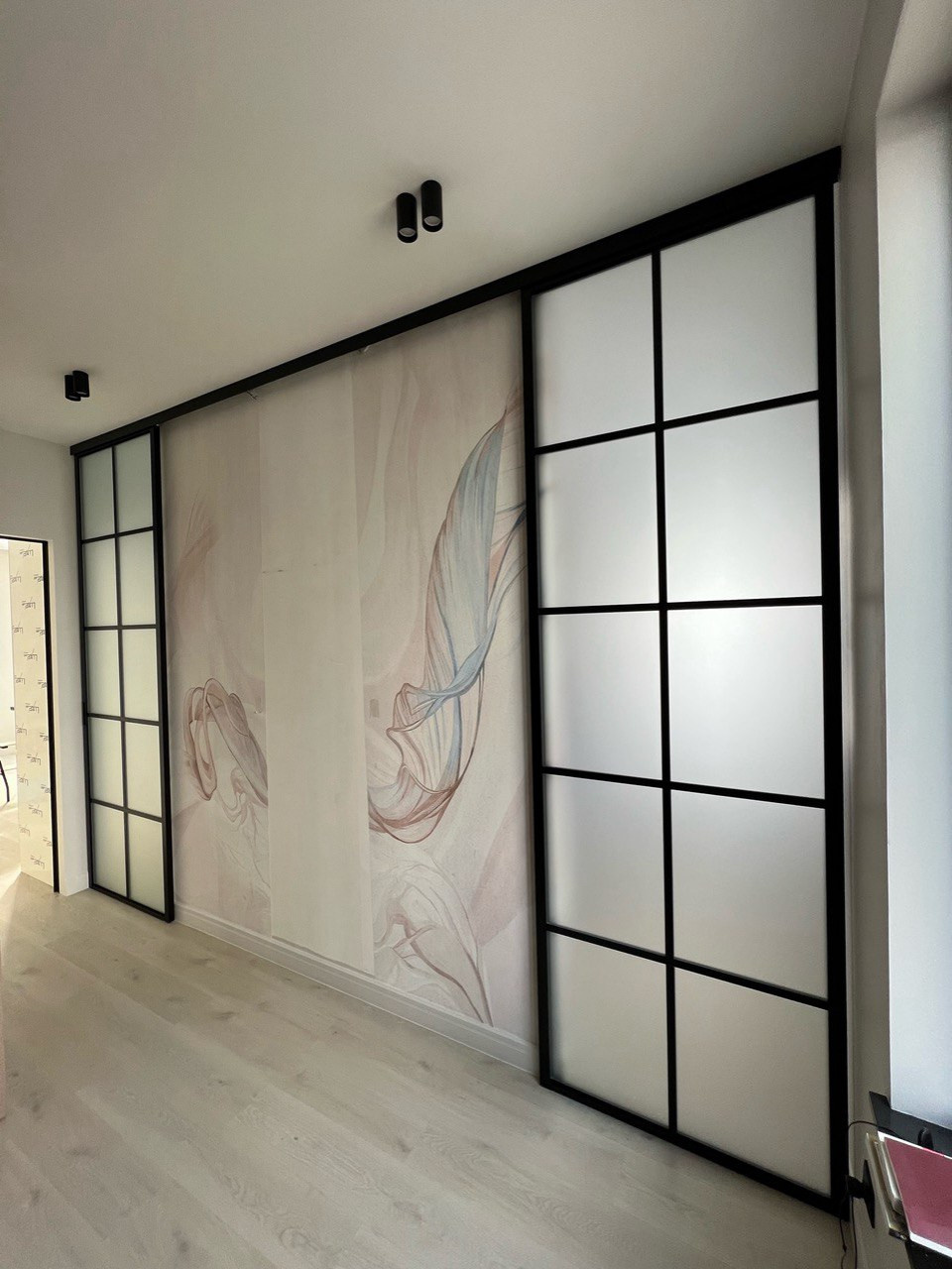 Раздвижная межкомнатная перегородка