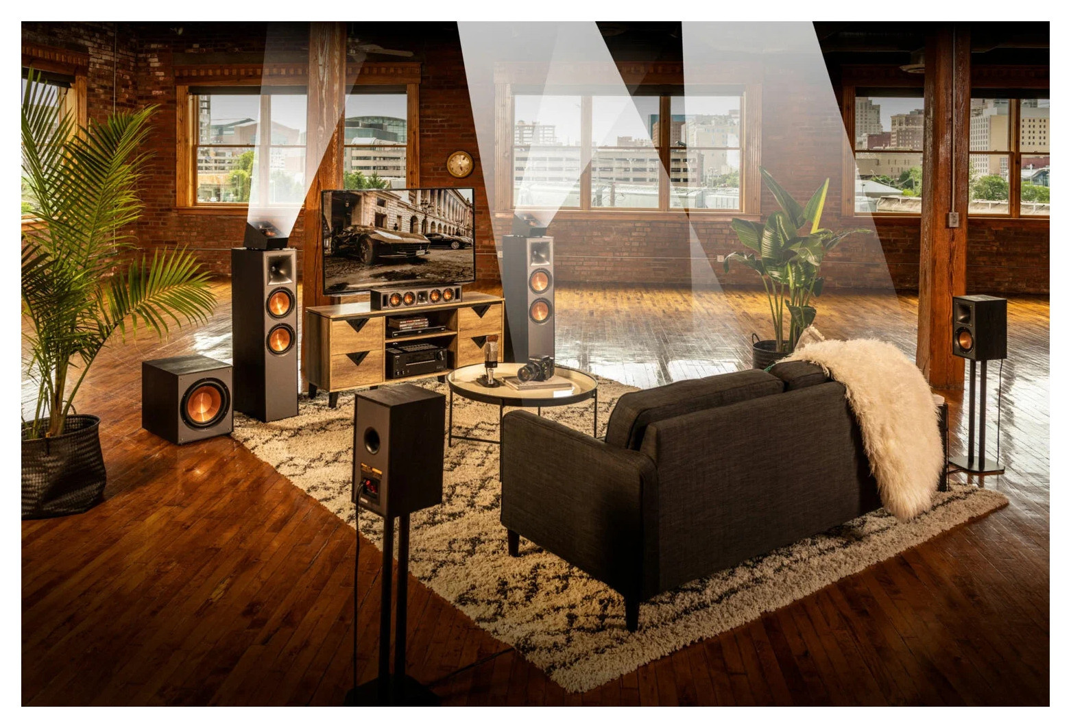 Hi-Fi оборудование в интеотерах.