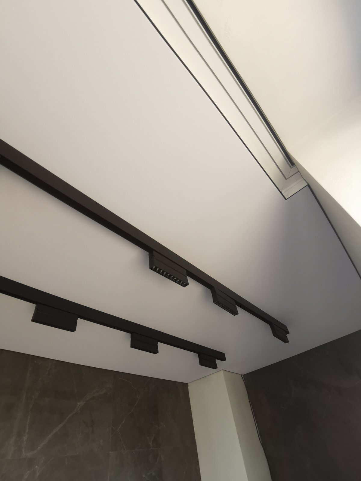 Монтаж тканевого потолка. Вешки