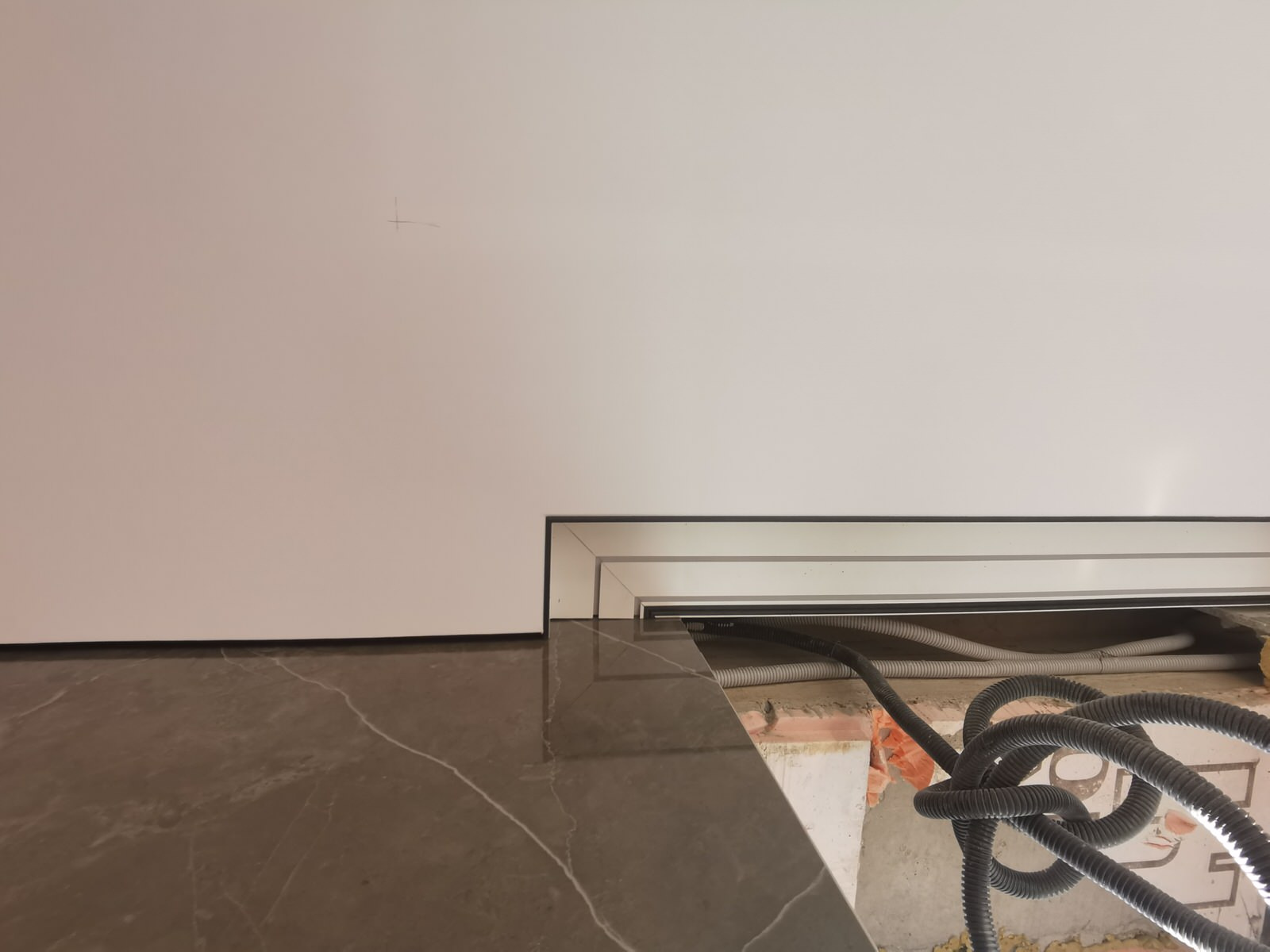 Монтаж тканевого потолка. Вешки