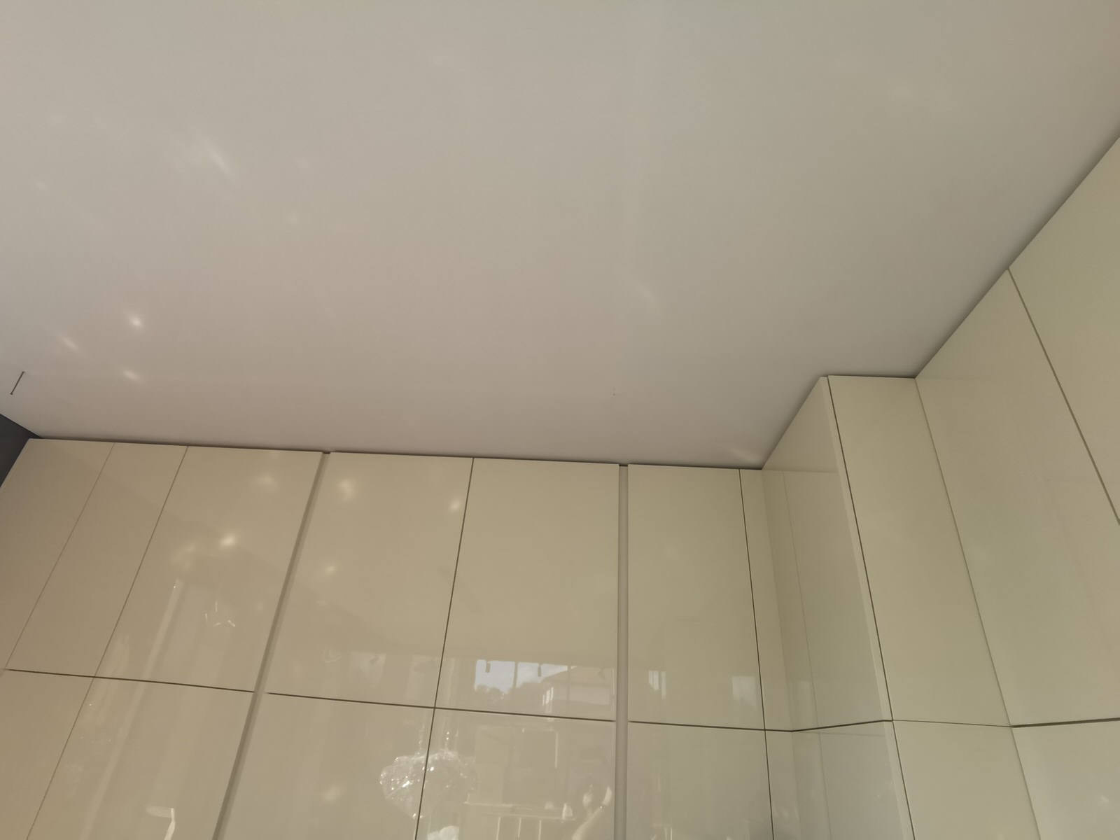 Монтаж тканевого потолка. Вешки