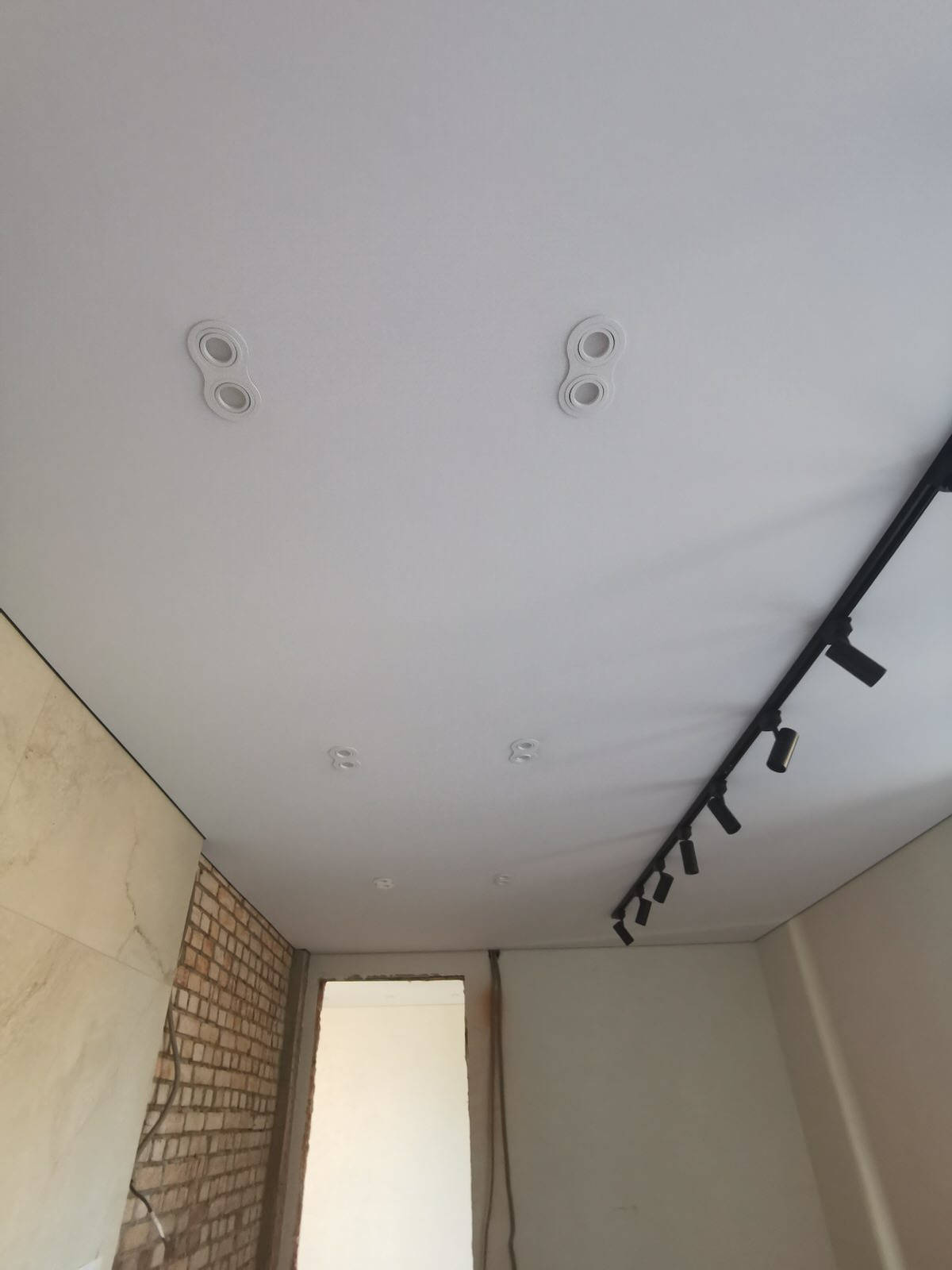 Монтаж тканевого потолка. Вешки