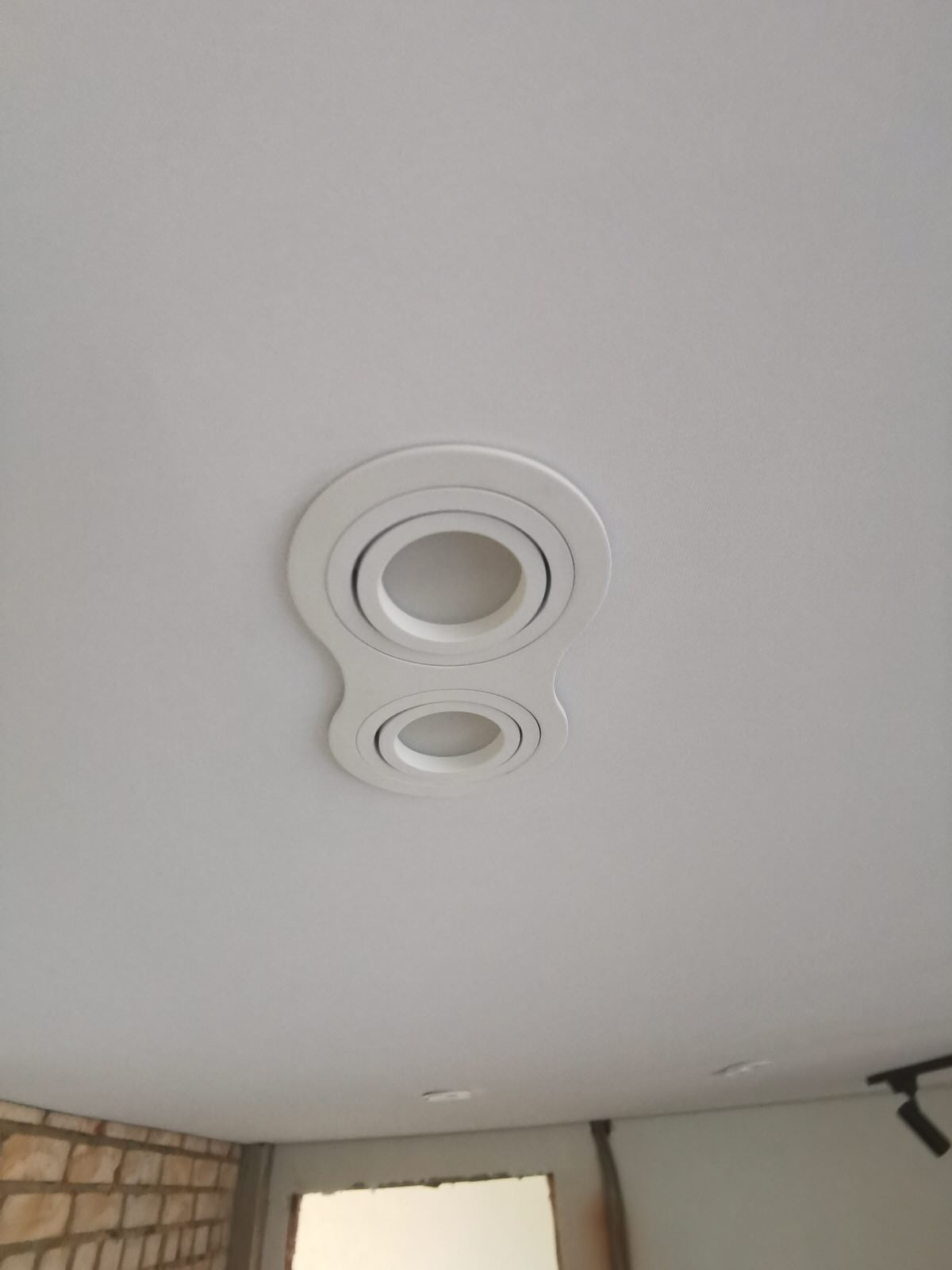 Монтаж тканевого потолка. Вешки