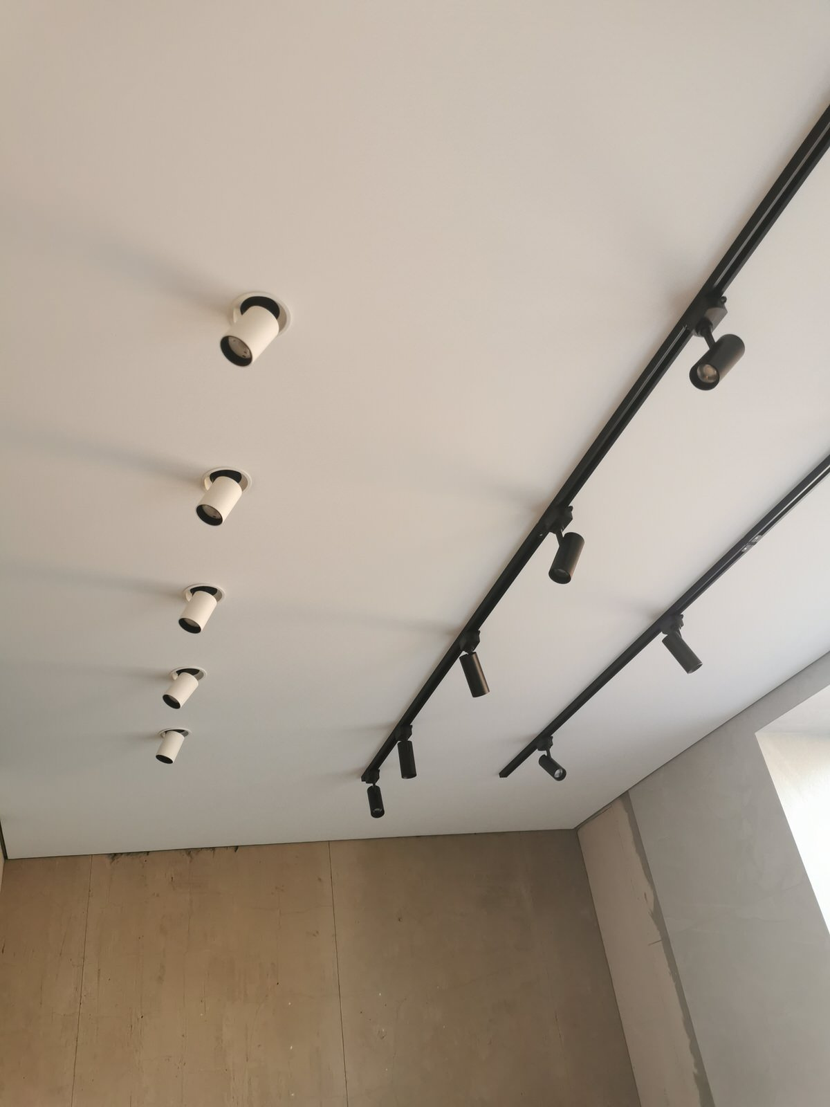 Монтаж тканевого потолка. Вешки