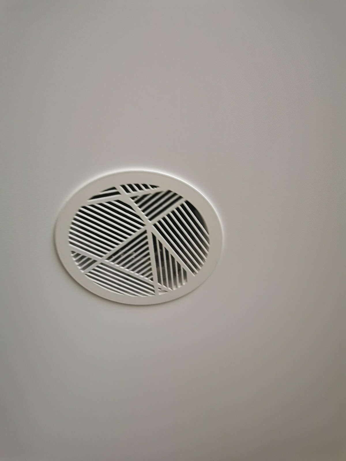 Монтаж тканевого потолка. Вешки