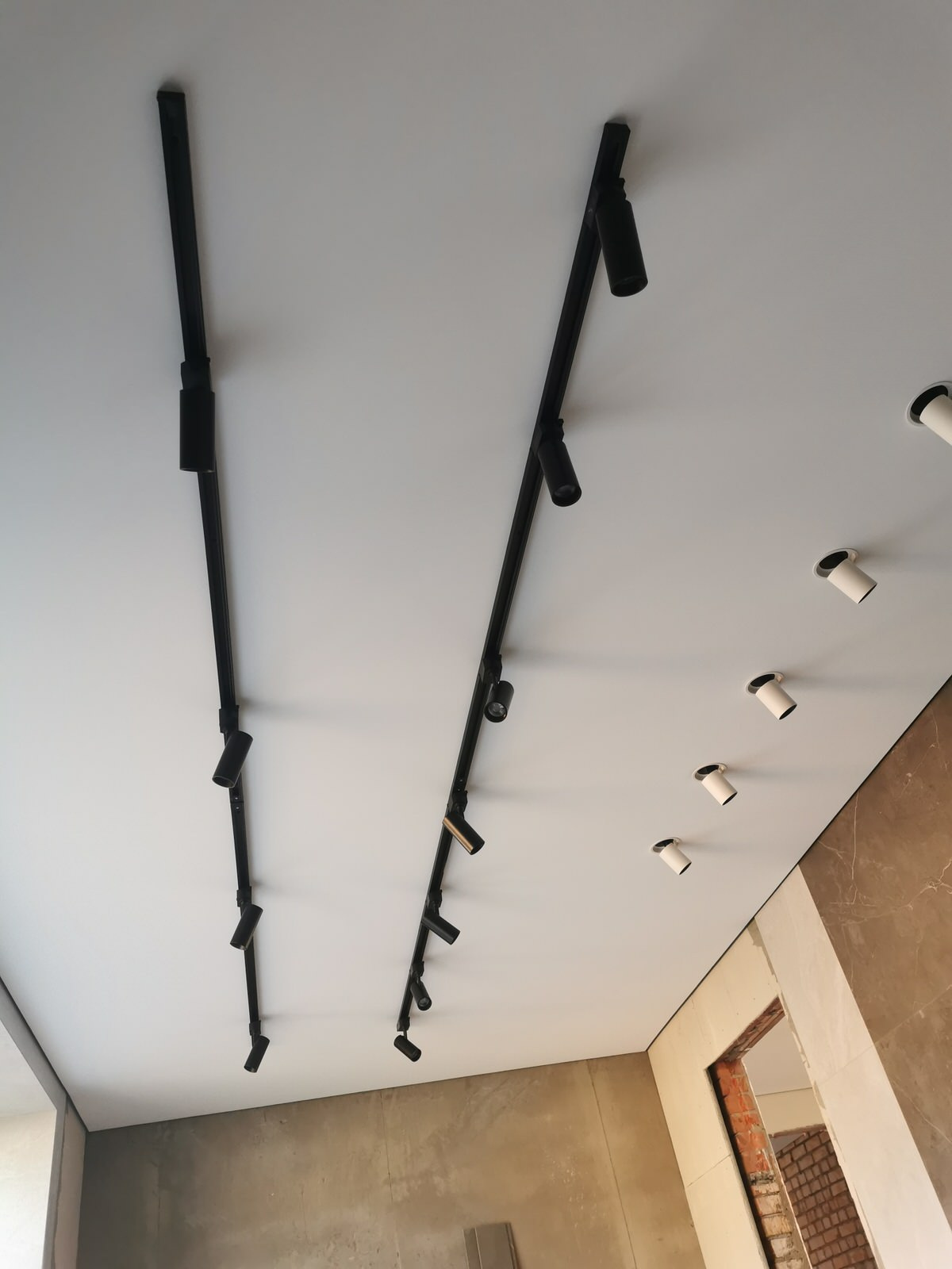 Монтаж тканевого потолка. Вешки