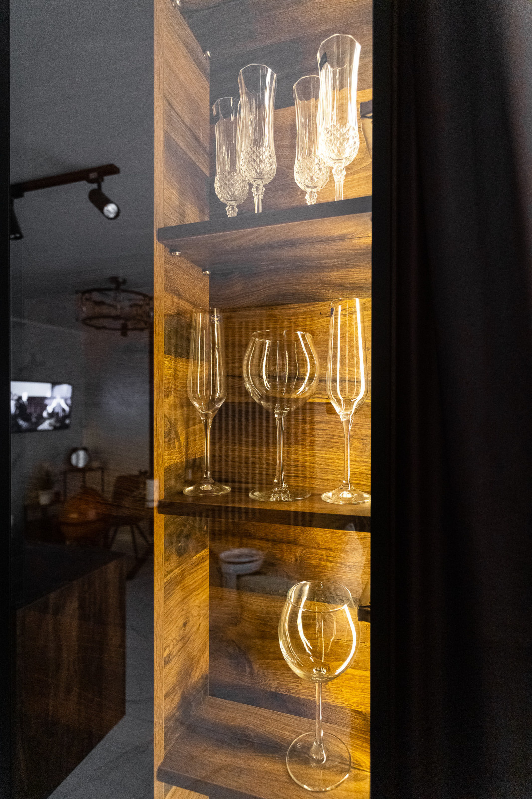 Современная куня с островом