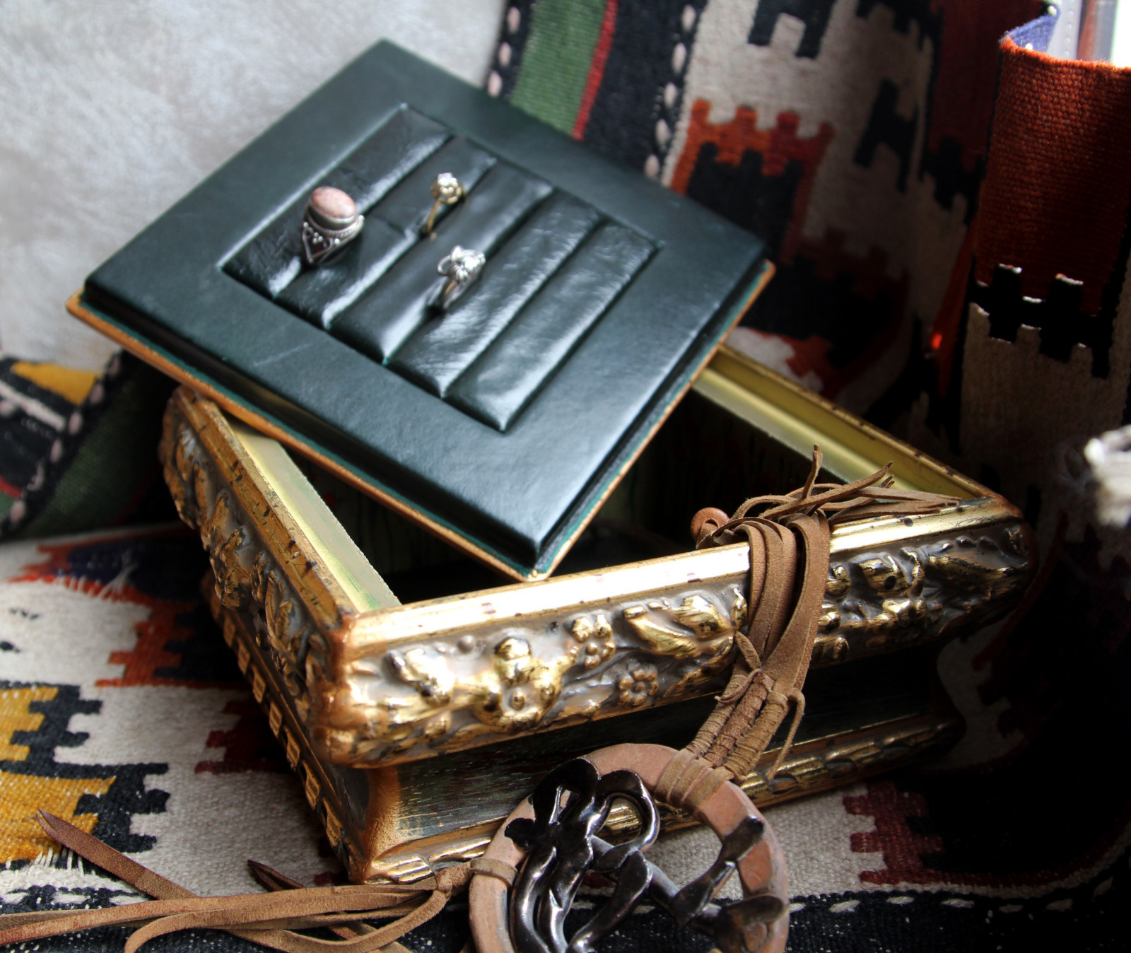FURNITURE AND DECOR