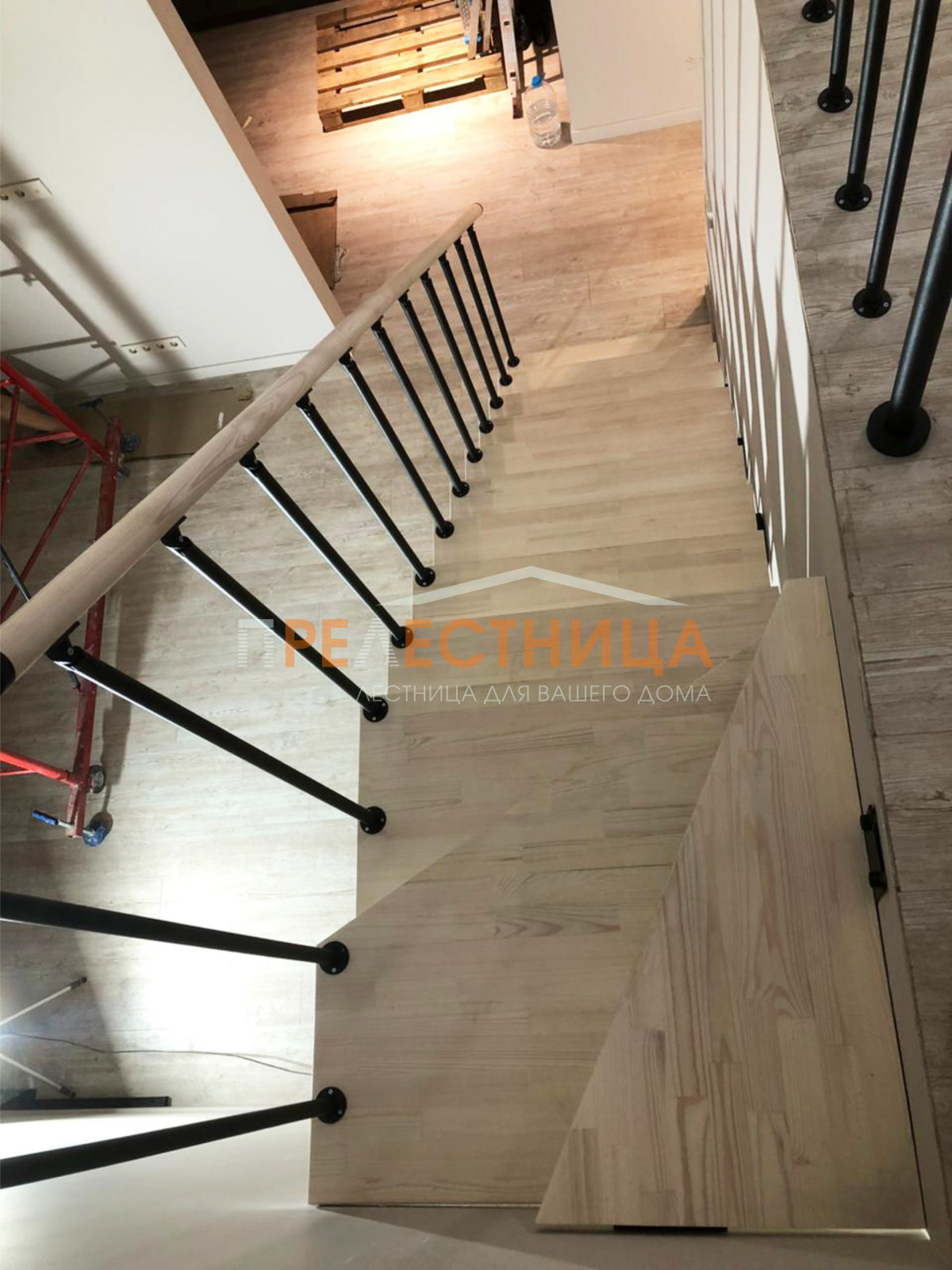 Стильная модульная лестница в квартиру