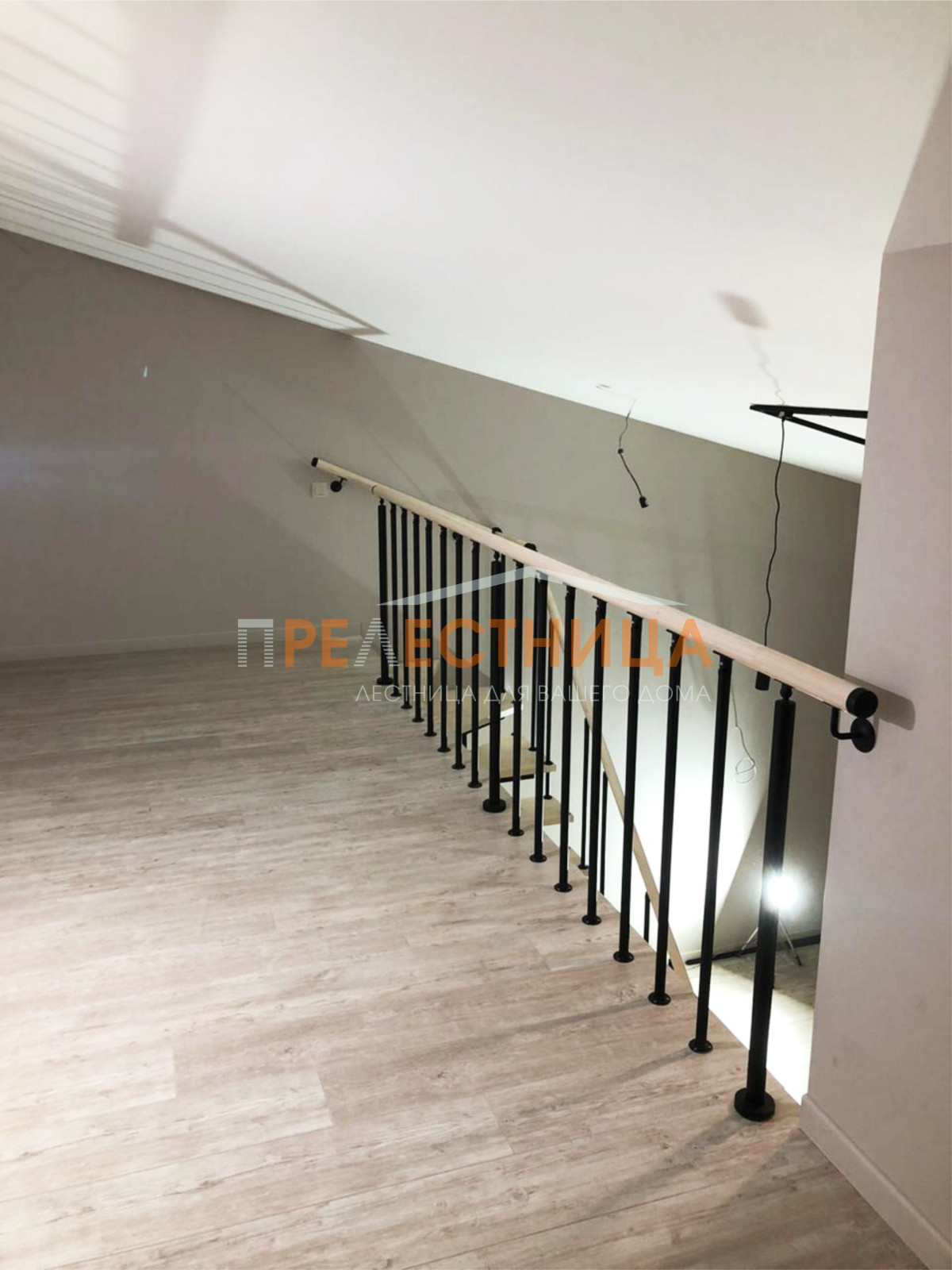 Стильная модульная лестница в квартиру