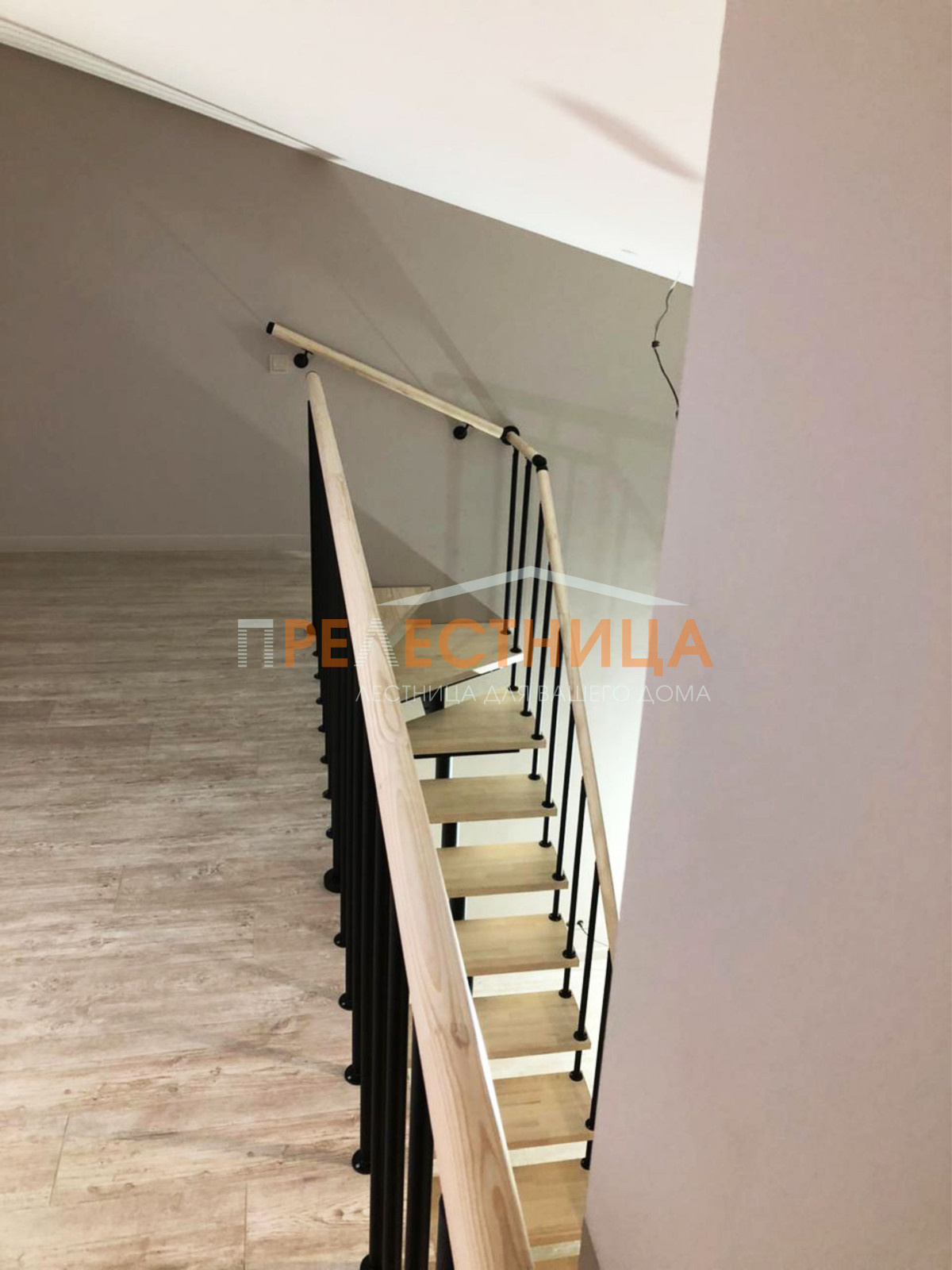 Стильная модульная лестница в квартиру