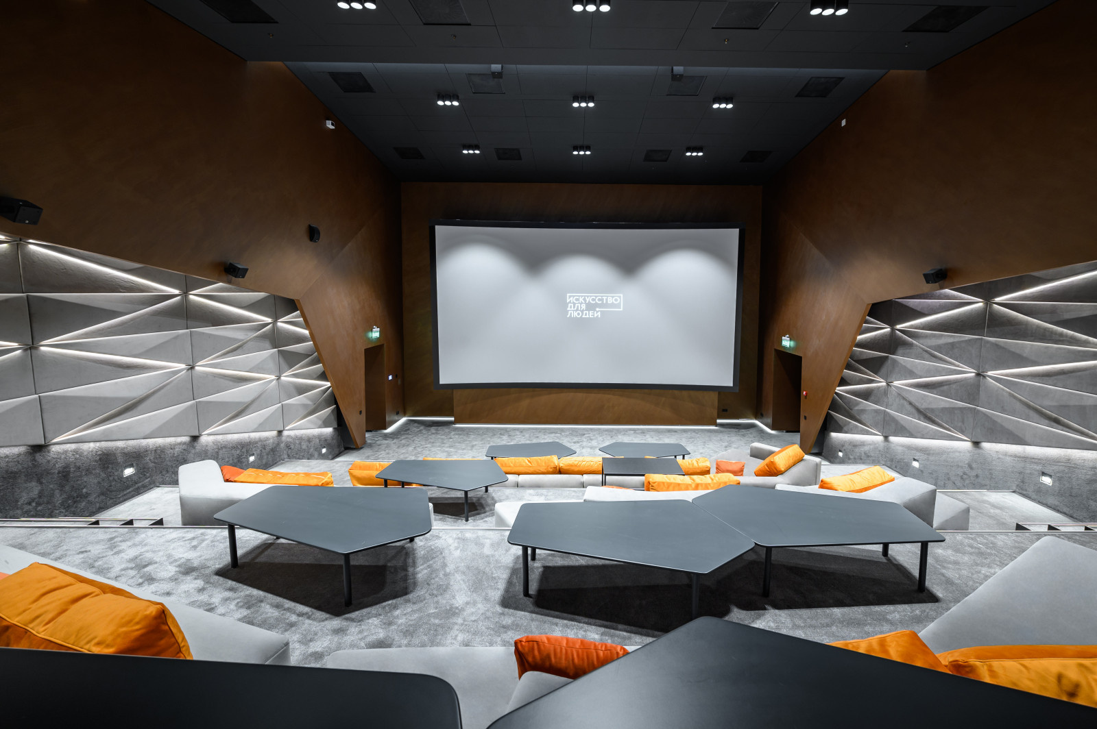 ФИЗКУЛЬТУРНО-ОЗДОРОВИТЕЛЬНЫЙ КОМПЛЕКС С КАТКОМ В ЛЕНИНГРАДСКОЙ ОБЛАСТИ