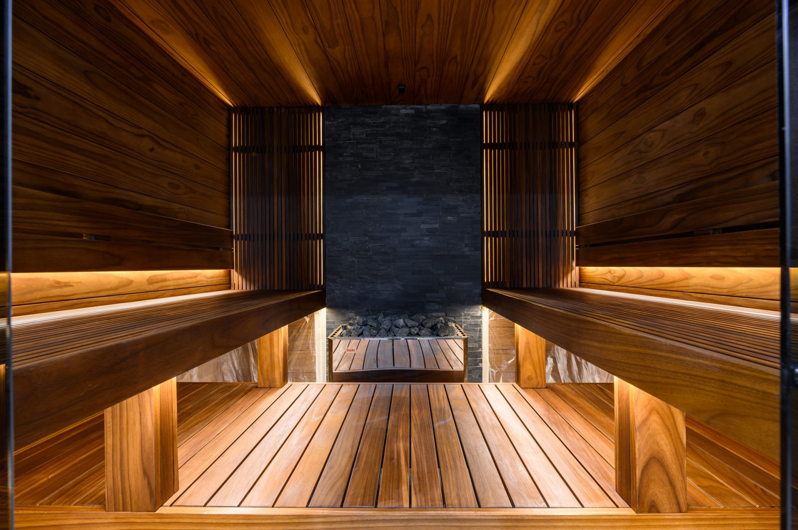 ФИЗКУЛЬТУРНО-ОЗДОРОВИТЕЛЬНЫЙ КОМПЛЕКС С КАТКОМ В ЛЕНИНГРАДСКОЙ ОБЛАСТИ