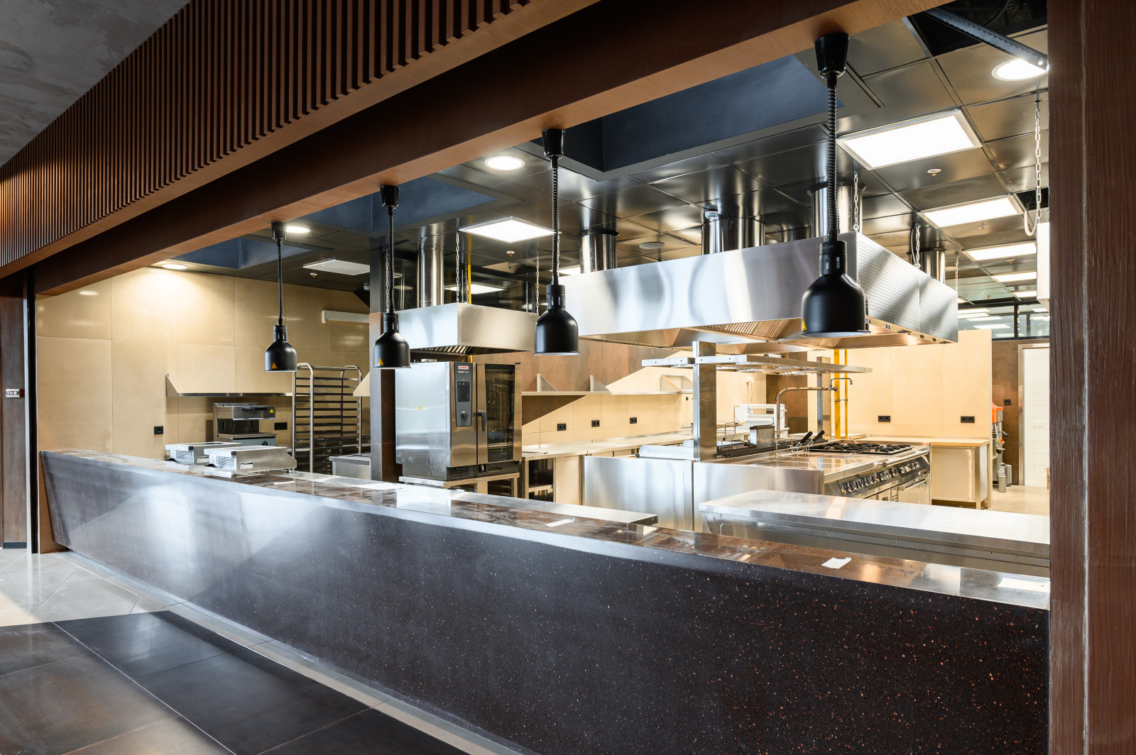 ФИЗКУЛЬТУРНО-ОЗДОРОВИТЕЛЬНЫЙ КОМПЛЕКС С КАТКОМ В ЛЕНИНГРАДСКОЙ ОБЛАСТИ