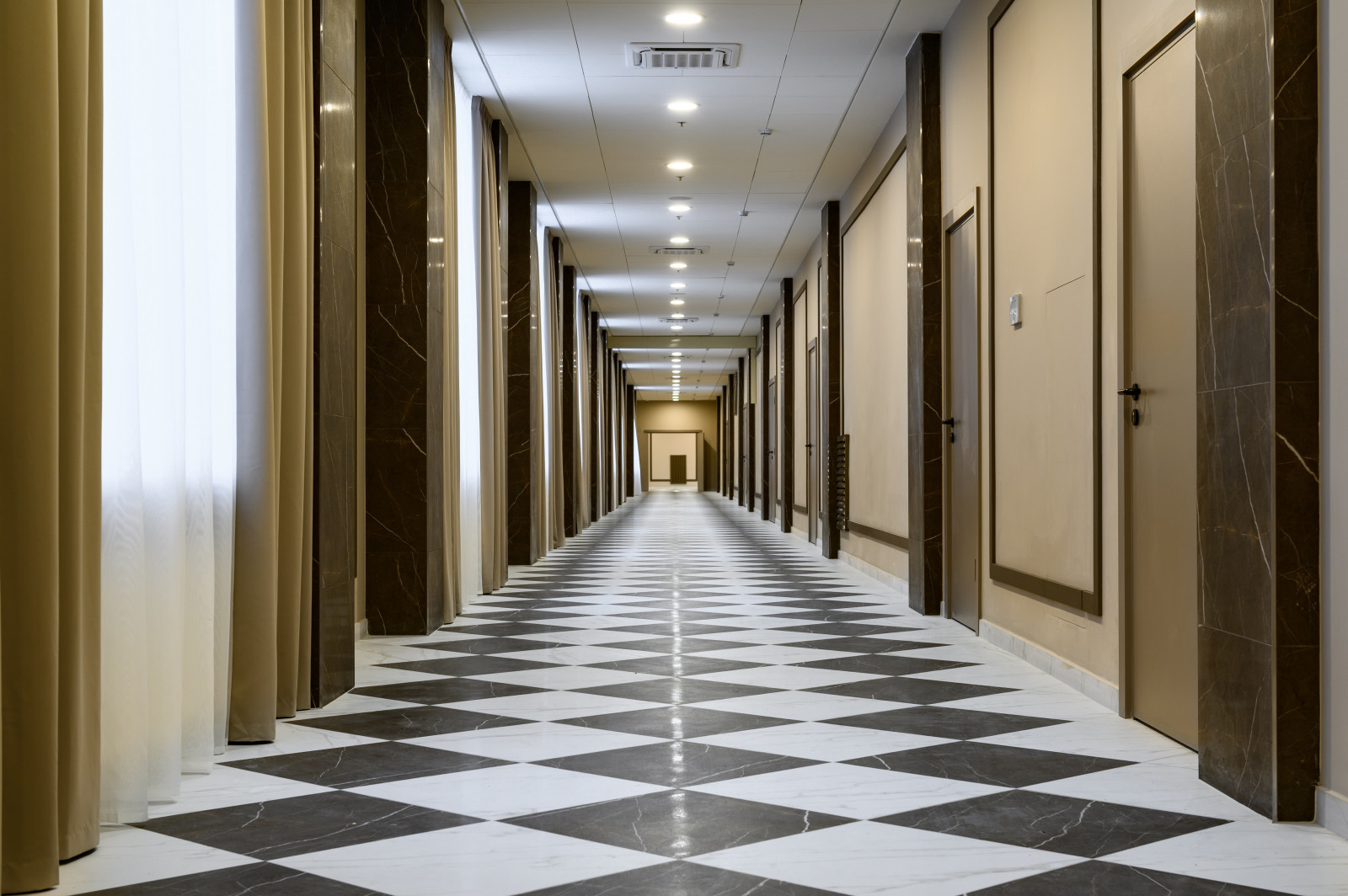 УНИВЕРСАЛЬНЫЙ СПОРТИВНЫЙ КОМПЛЕКС В ВАЛДАЕ