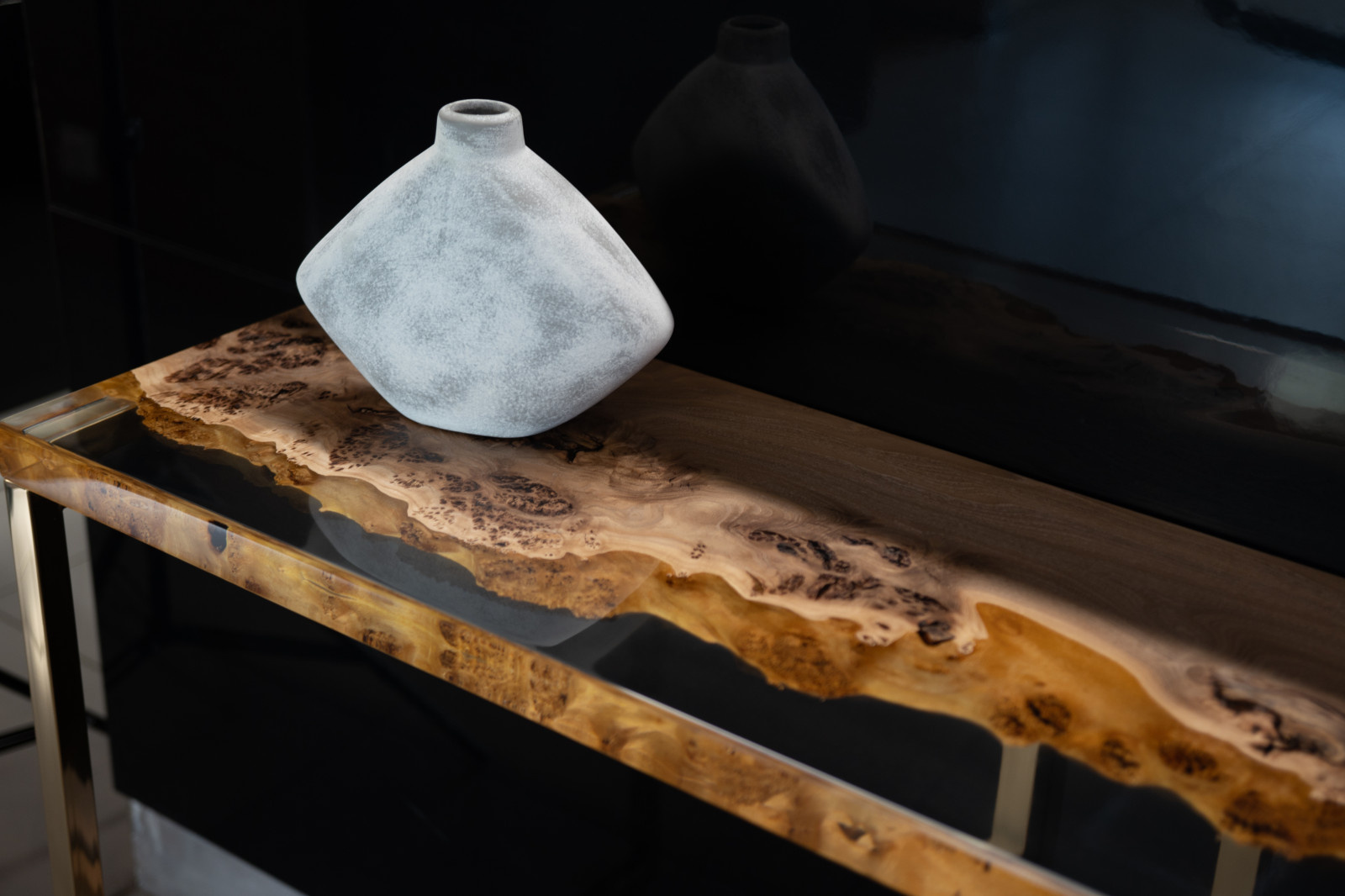 Стол консольный