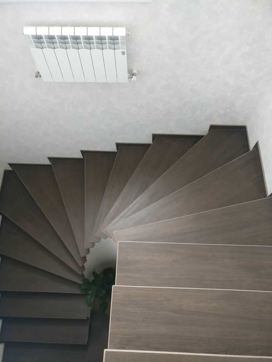 Лестница из керамогранита