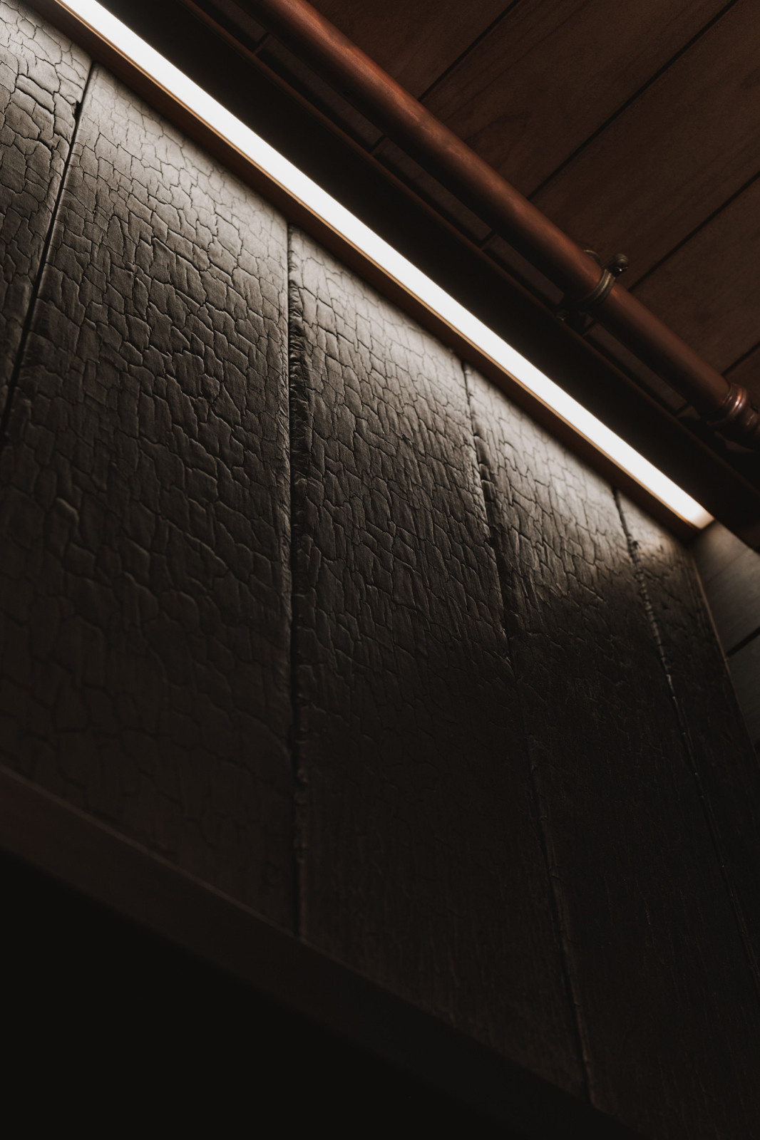 Обожженное дерево в сауне.