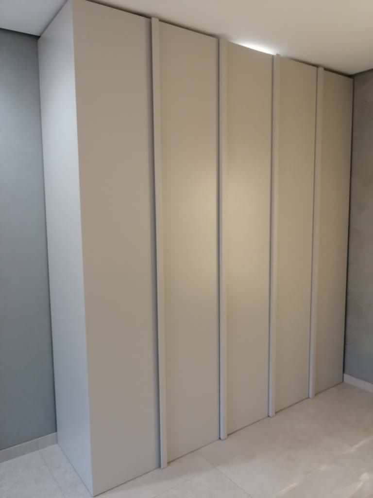 Шкаф с подсветкой