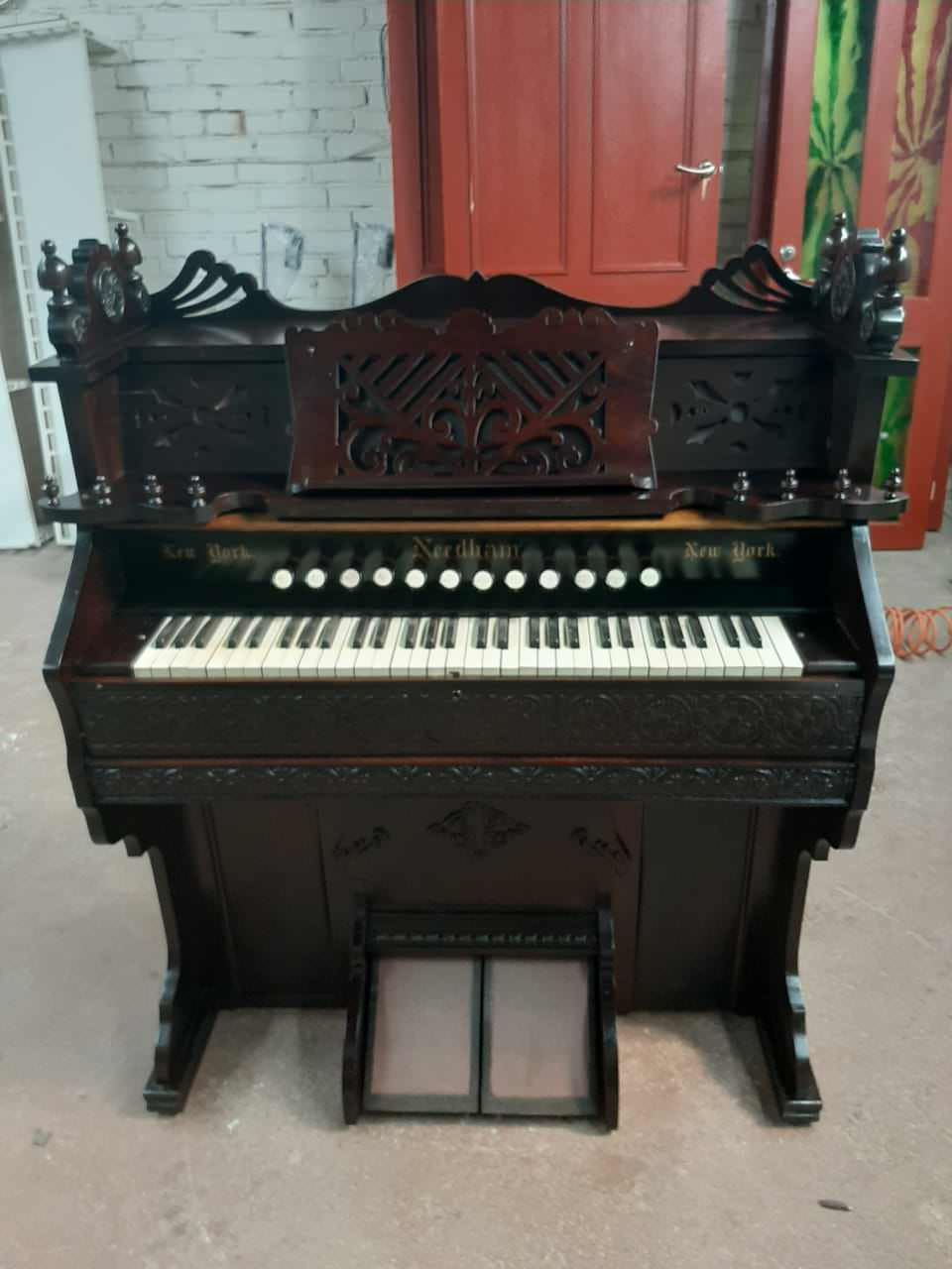 Обложка проекта: пианино