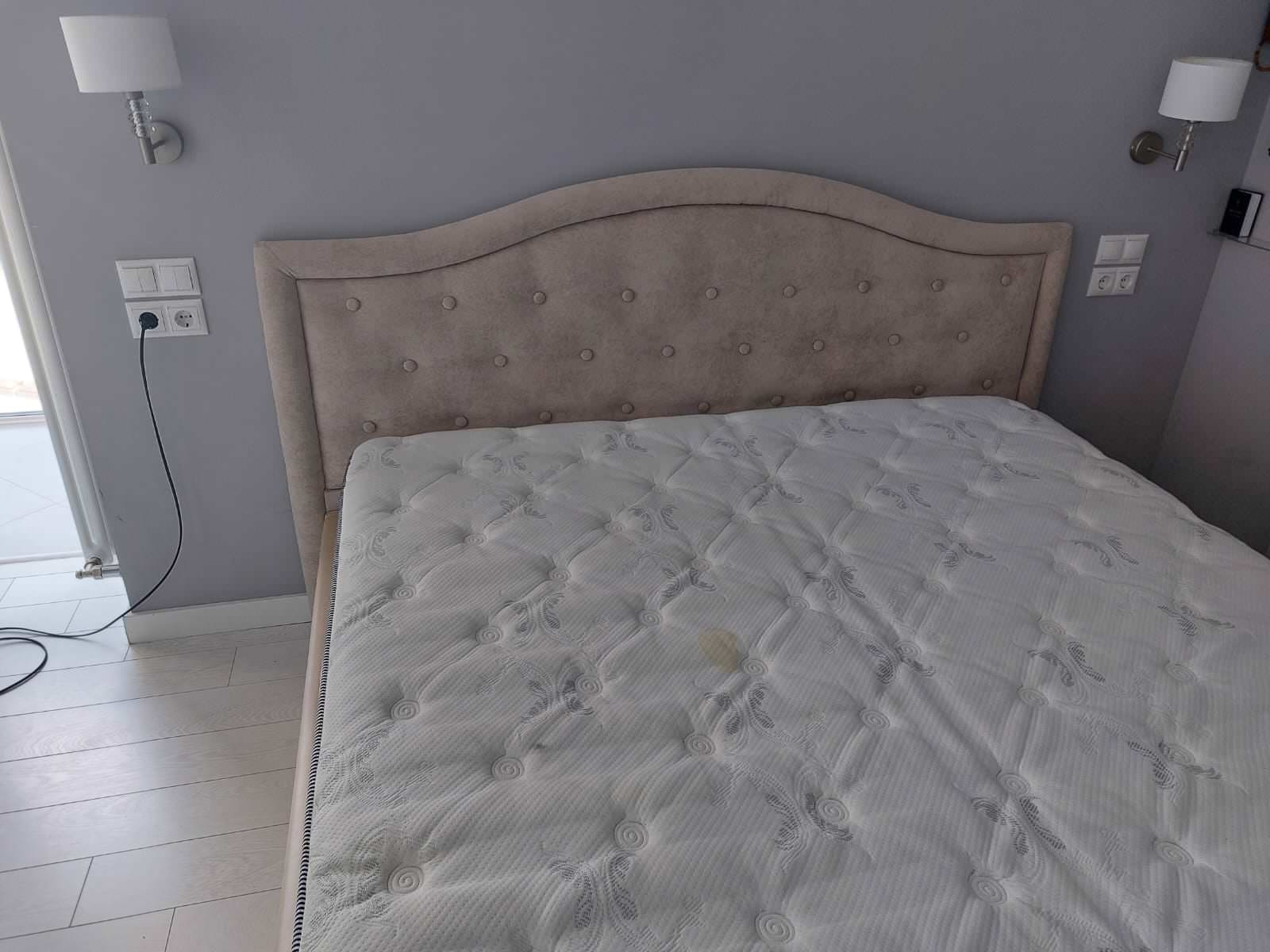 изголовье кровати