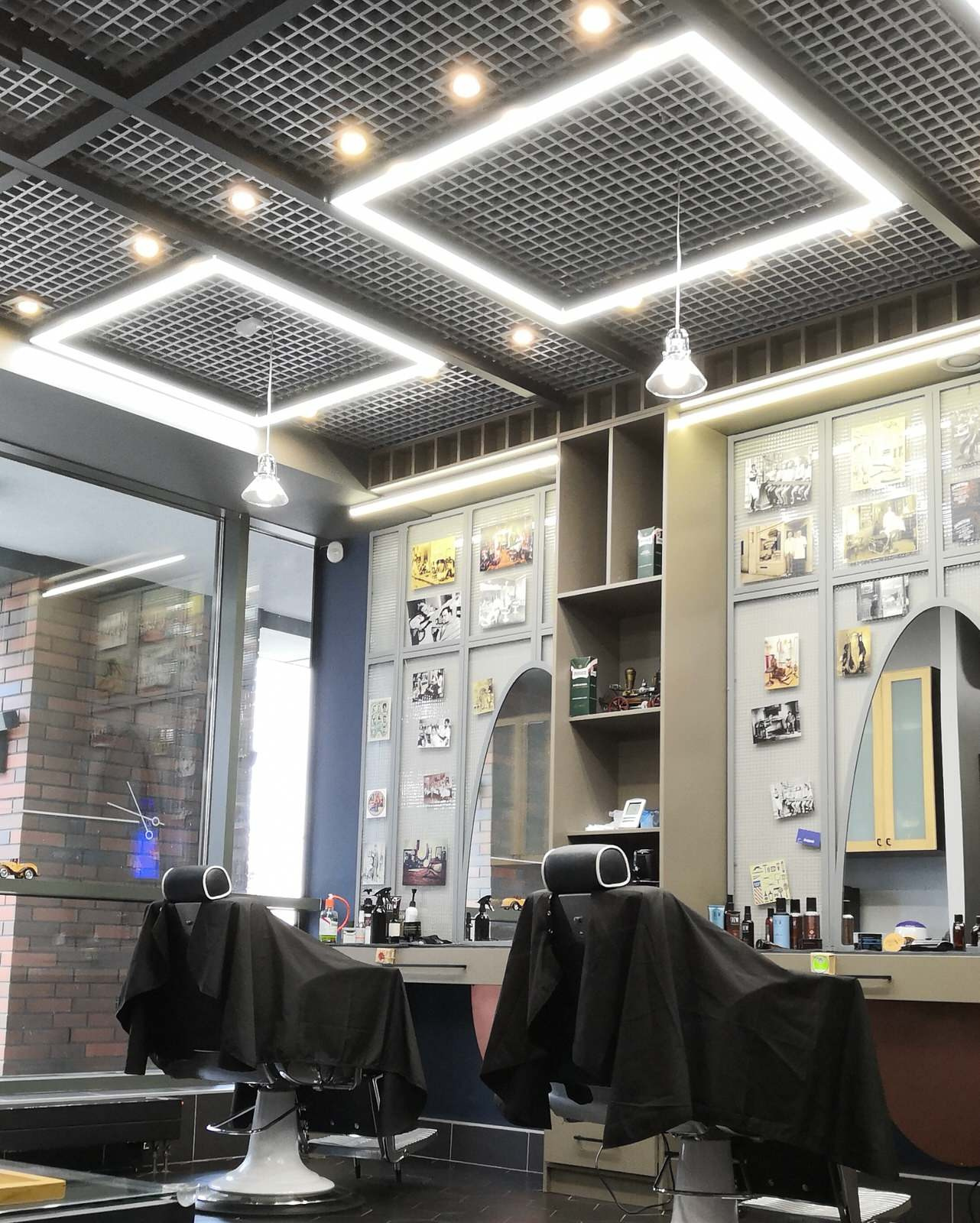 Barbershop StrongMan Lighting