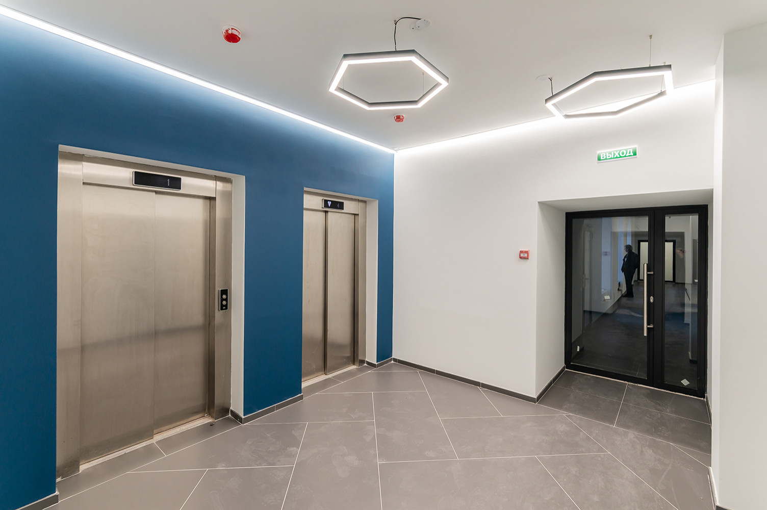 Office on Krasnogo Tekstil'shchika by Bronka Space
