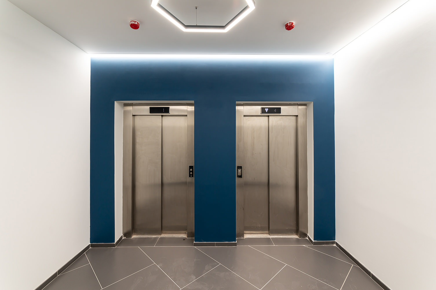Office on Krasnogo Tekstil'shchika by Bronka Space
