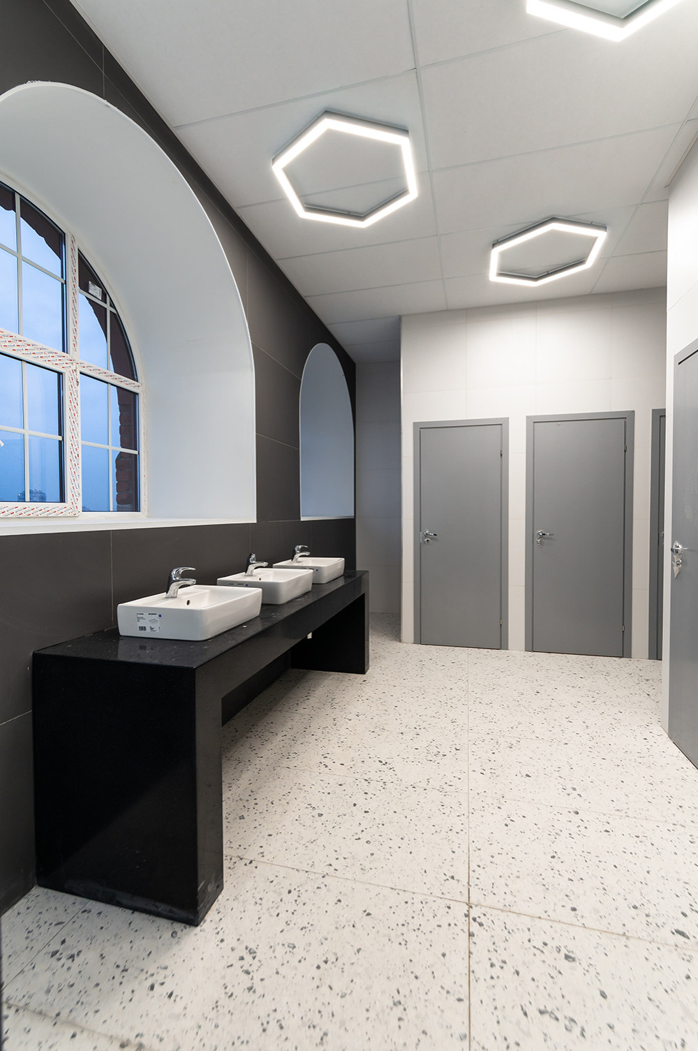 Office on Krasnogo Tekstil'shchika by Bronka Space