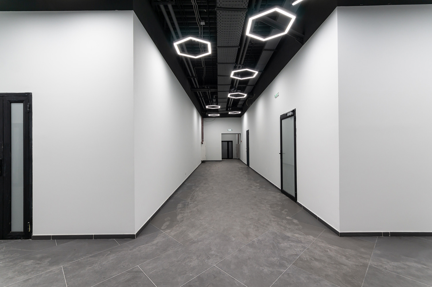 Office on Krasnogo Tekstil'shchika by Bronka Space