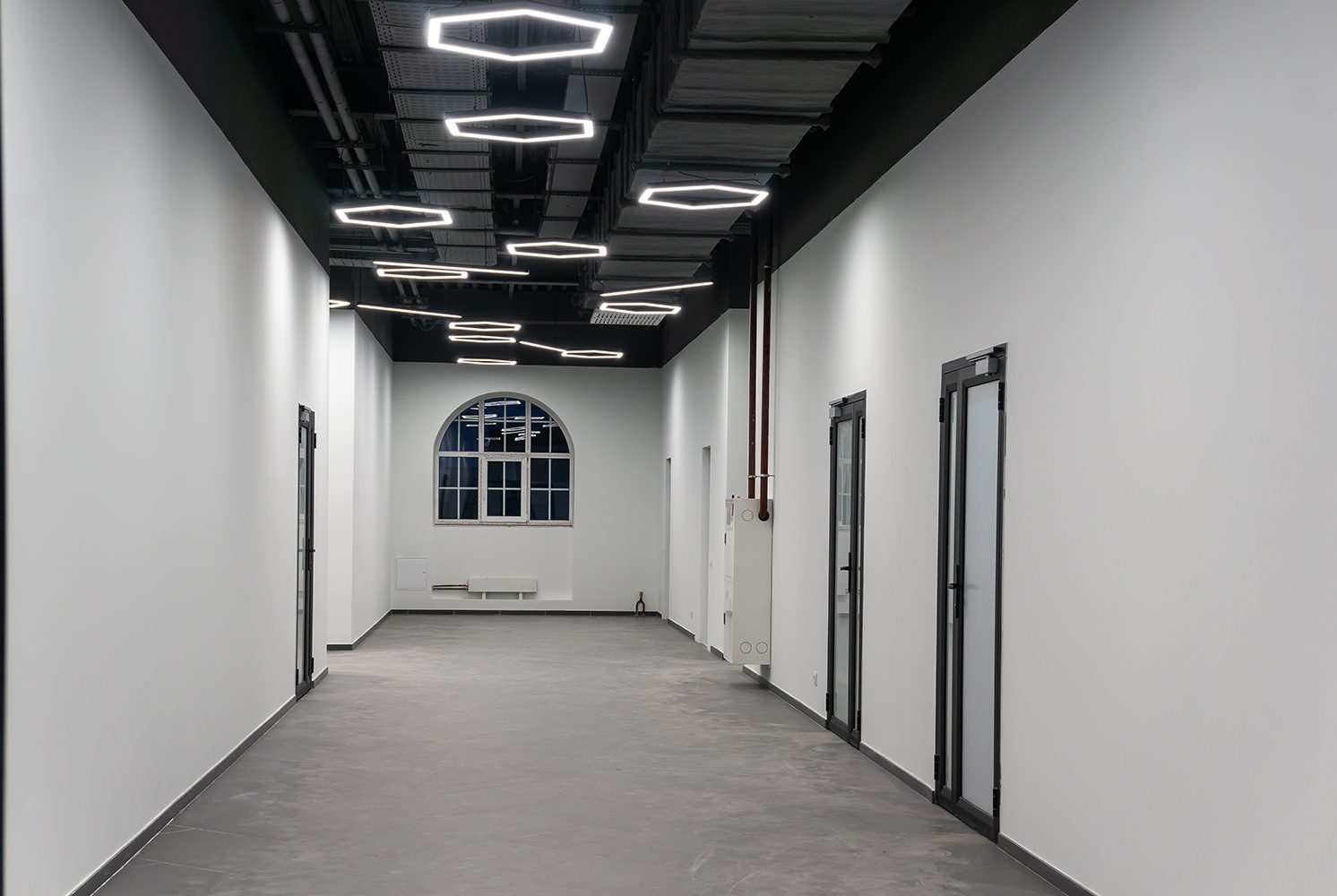 Office on Krasnogo Tekstil'shchika by Bronka Space