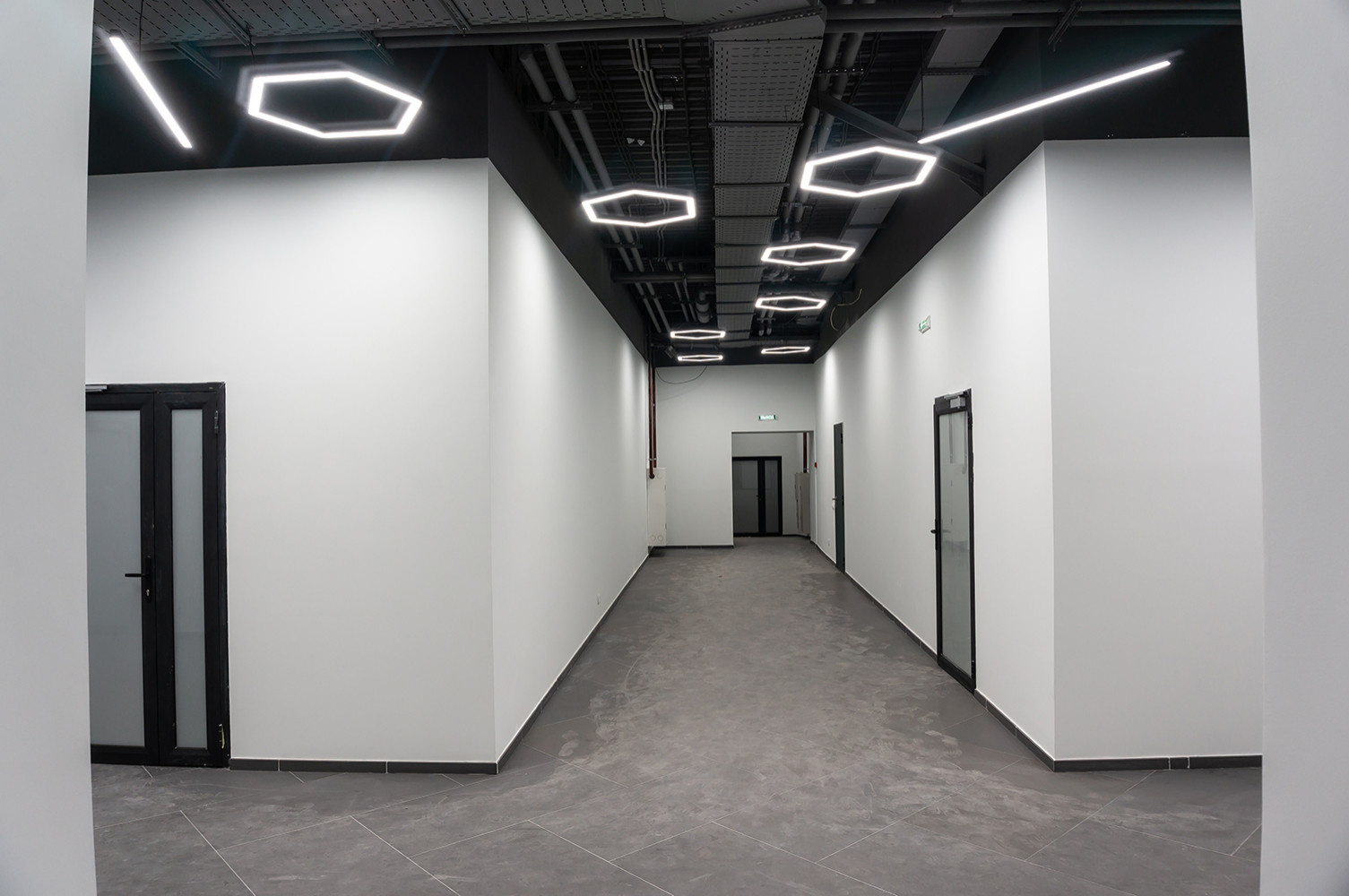 Office on Krasnogo Tekstil'shchika by Bronka Space