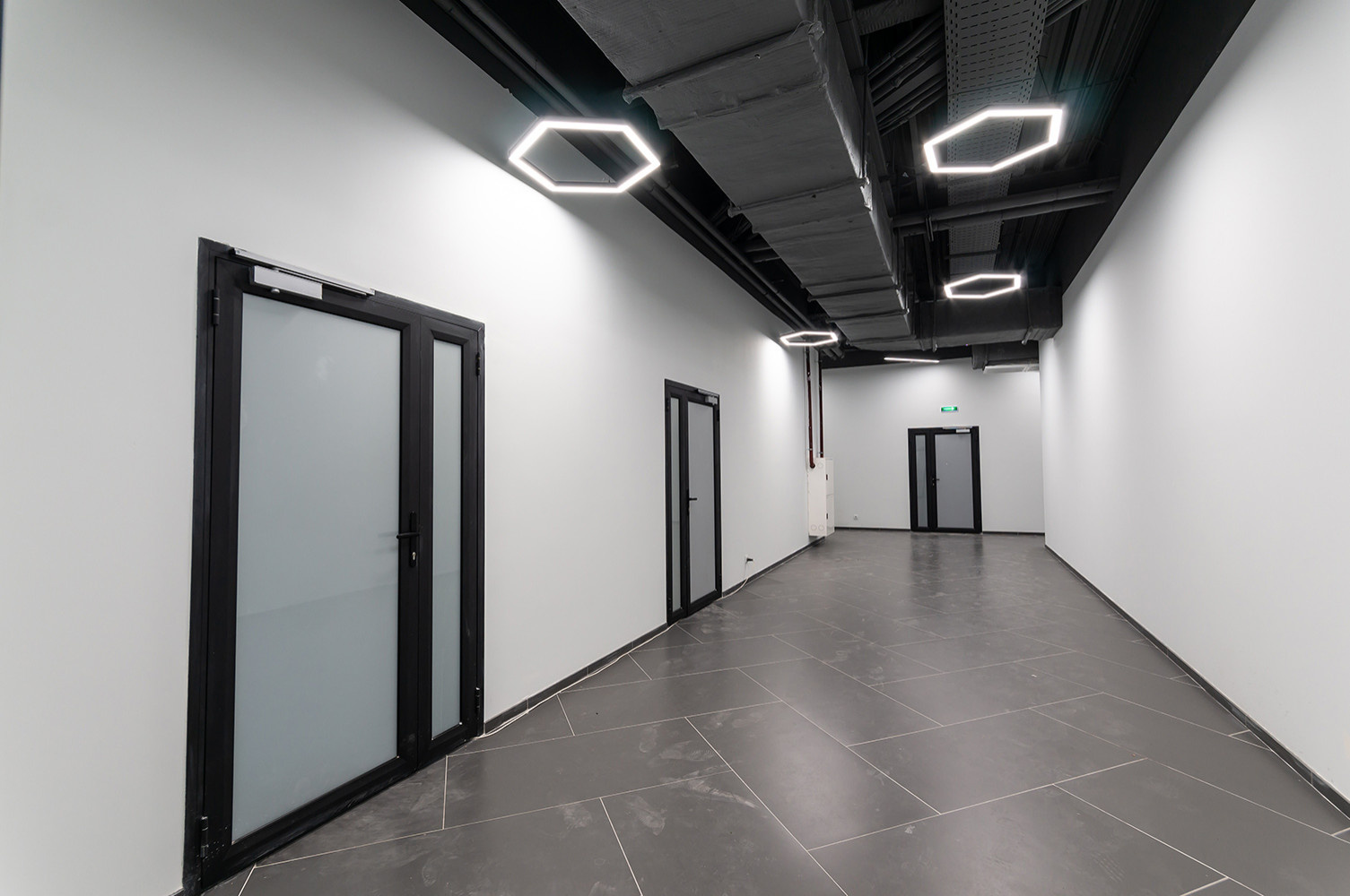 Office on Krasnogo Tekstil'shchika by Bronka Space
