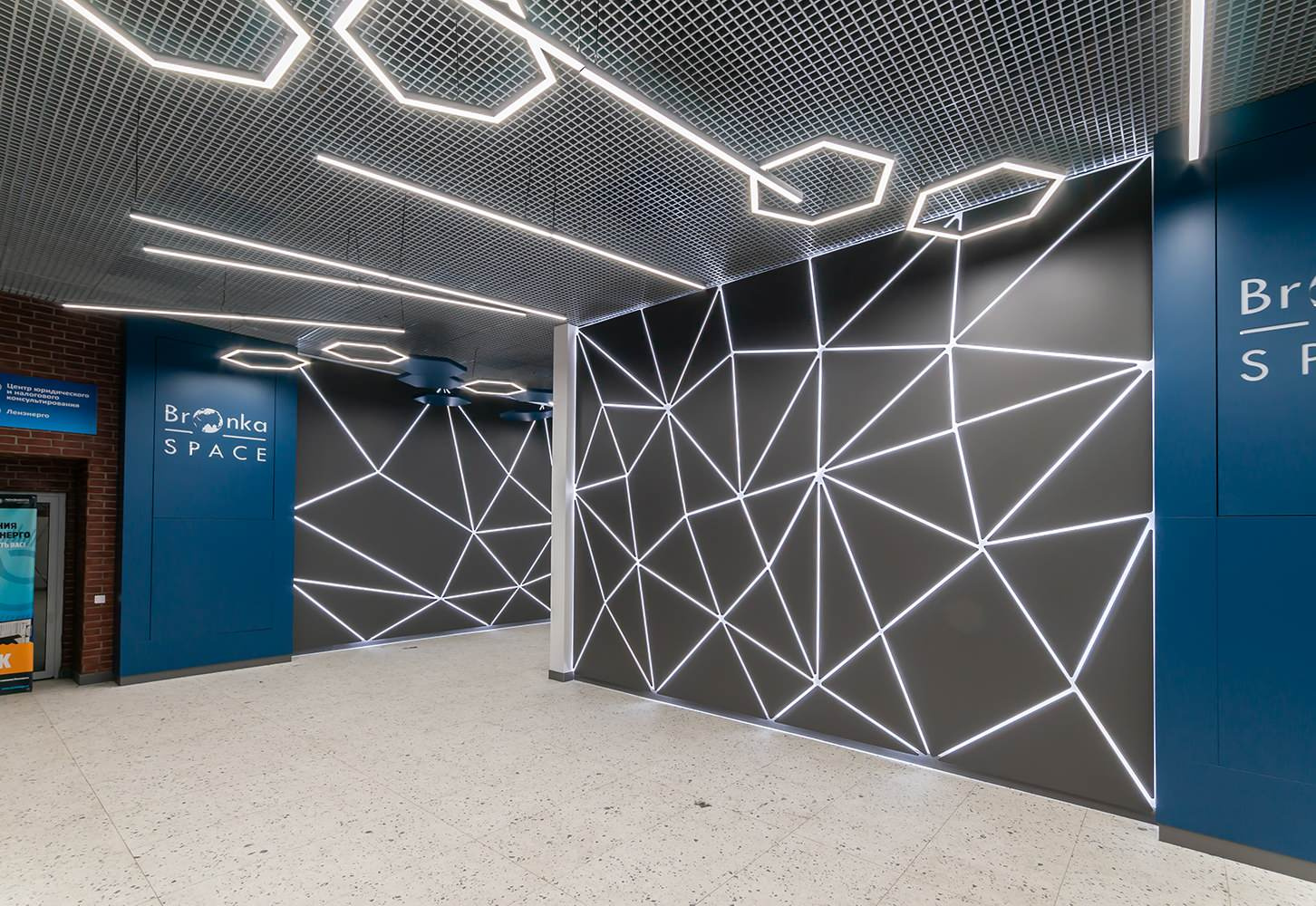 Office on Krasnogo Tekstil'shchika by Bronka Space