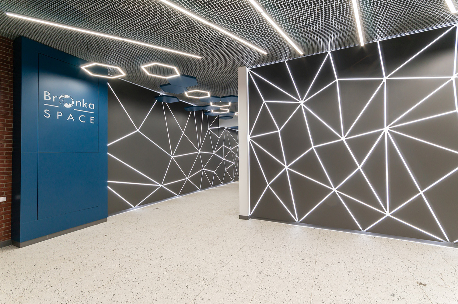 Office on Krasnogo Tekstil'shchika by Bronka Space