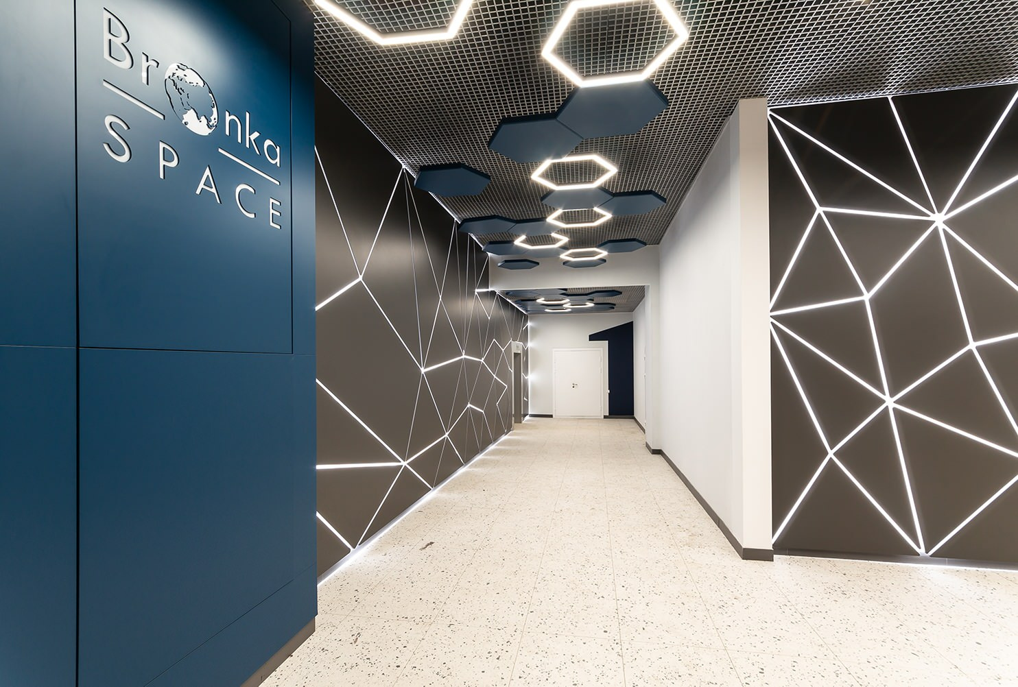 Office on Krasnogo Tekstil'shchika by Bronka Space
