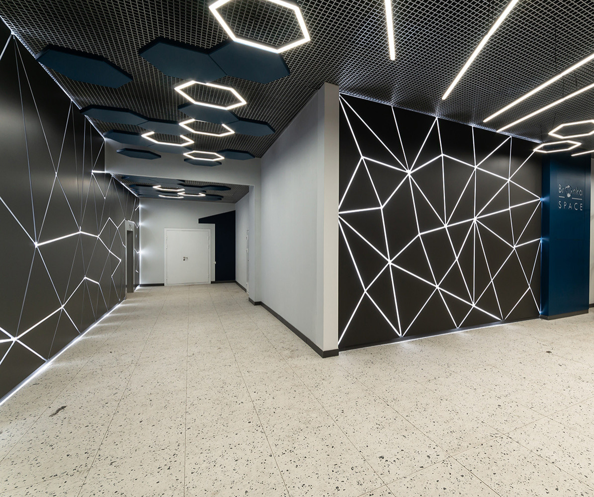 Office on Krasnogo Tekstil'shchika by Bronka Space