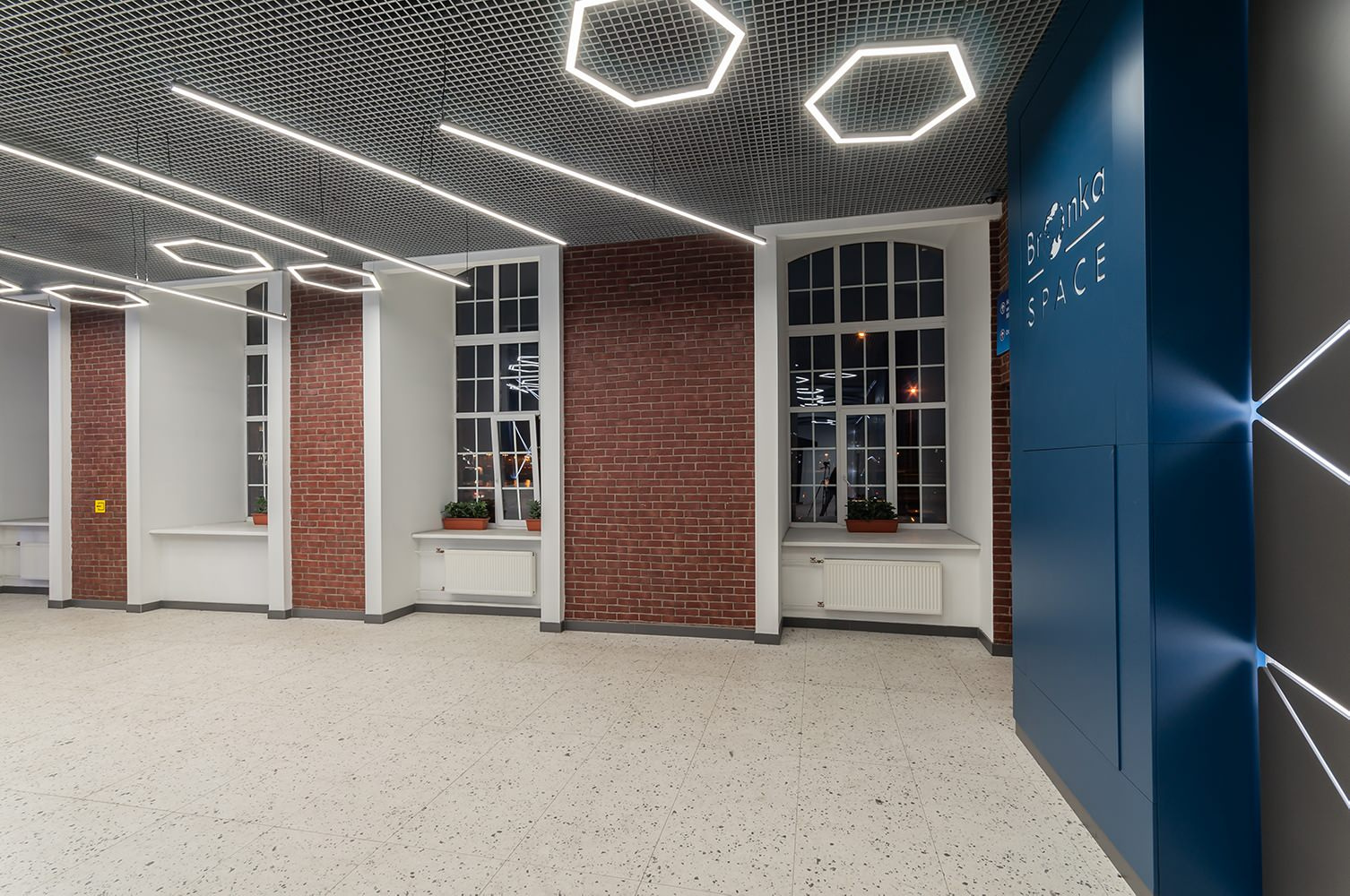 Office on Krasnogo Tekstil'shchika by Bronka Space
