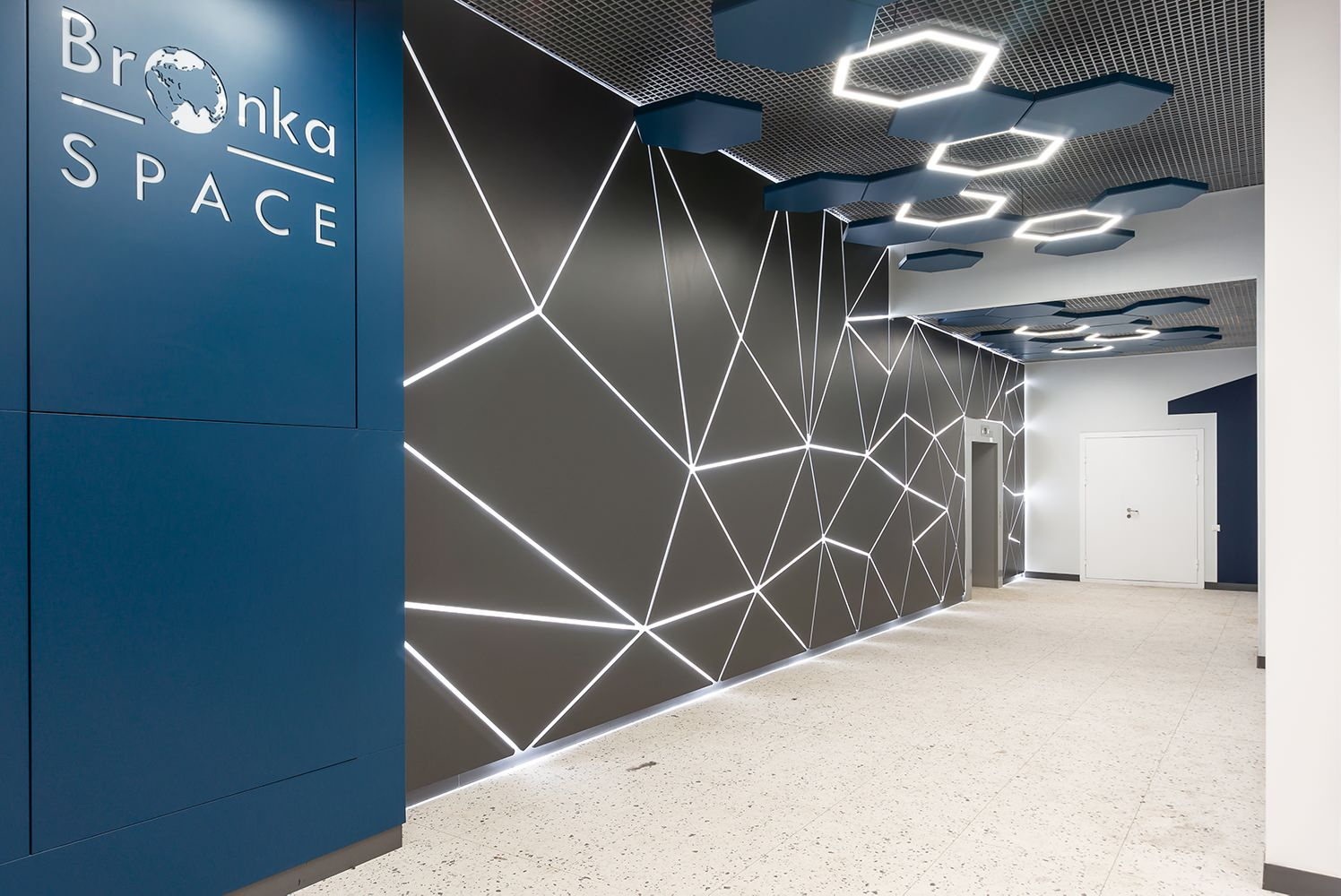 Office on Krasnogo Tekstil'shchika by Bronka Space