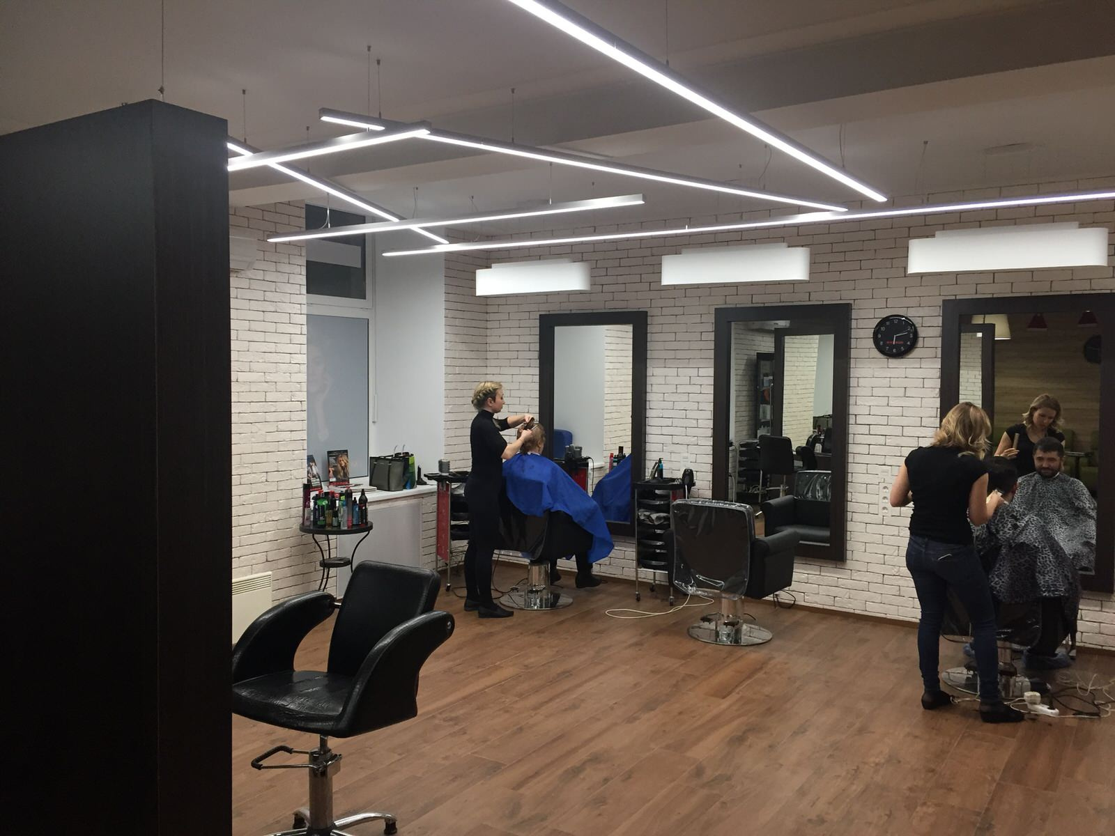 Small hair salon at Voykovskaya