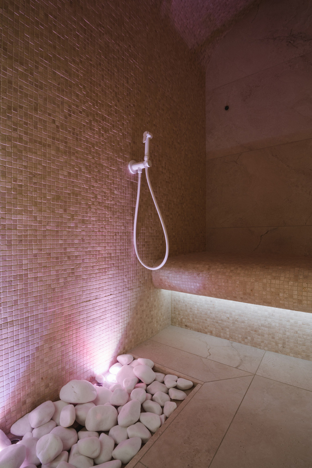 Подсветка выхода пара - светильники RGB.