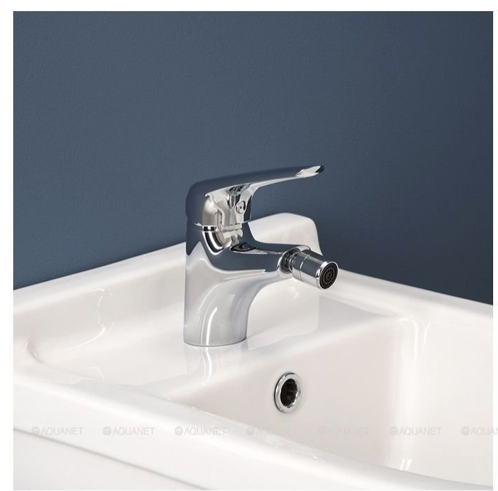 Выразительная и не скучная ванна в стиле минимализм