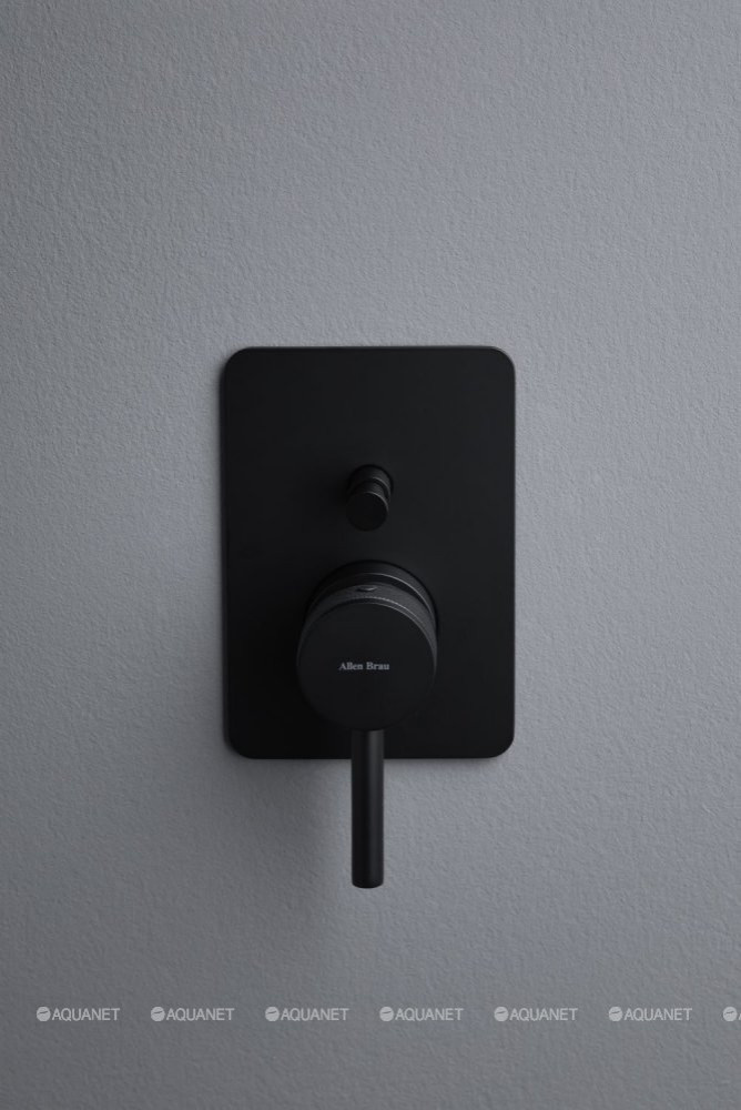 Индустриальный интерьер ванной комнаты: яркий, брутальный, модный