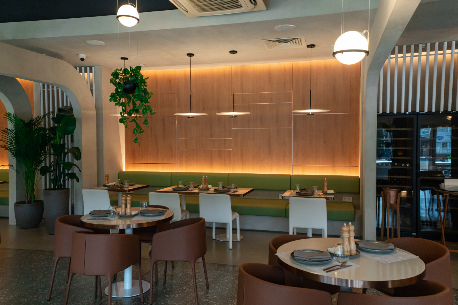 Меблировка ресторана Dominion