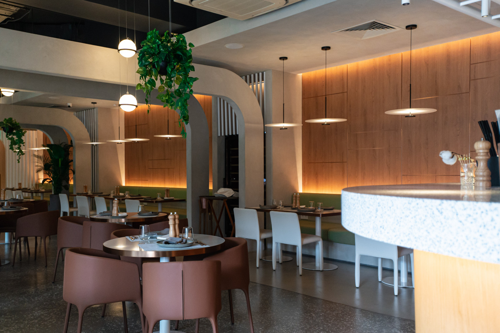 Меблировка ресторана Dominion