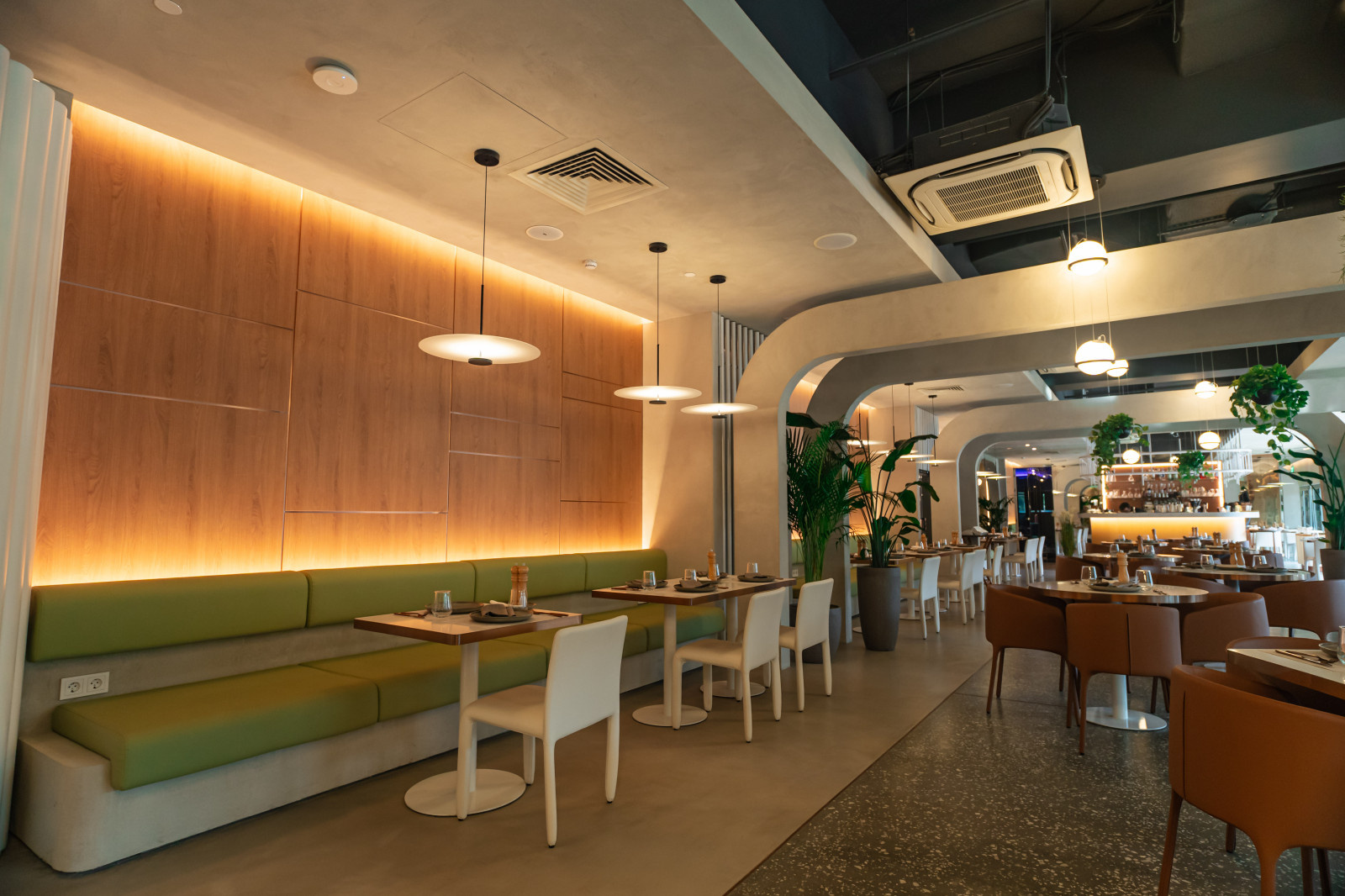 Меблировка ресторана Dominion