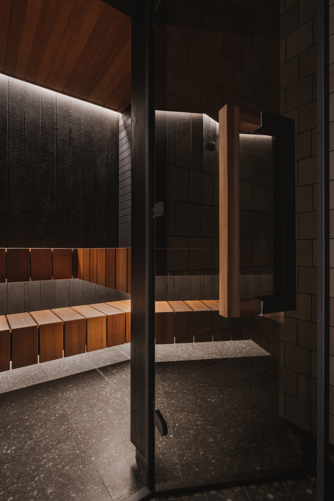 Фурнитура двери.