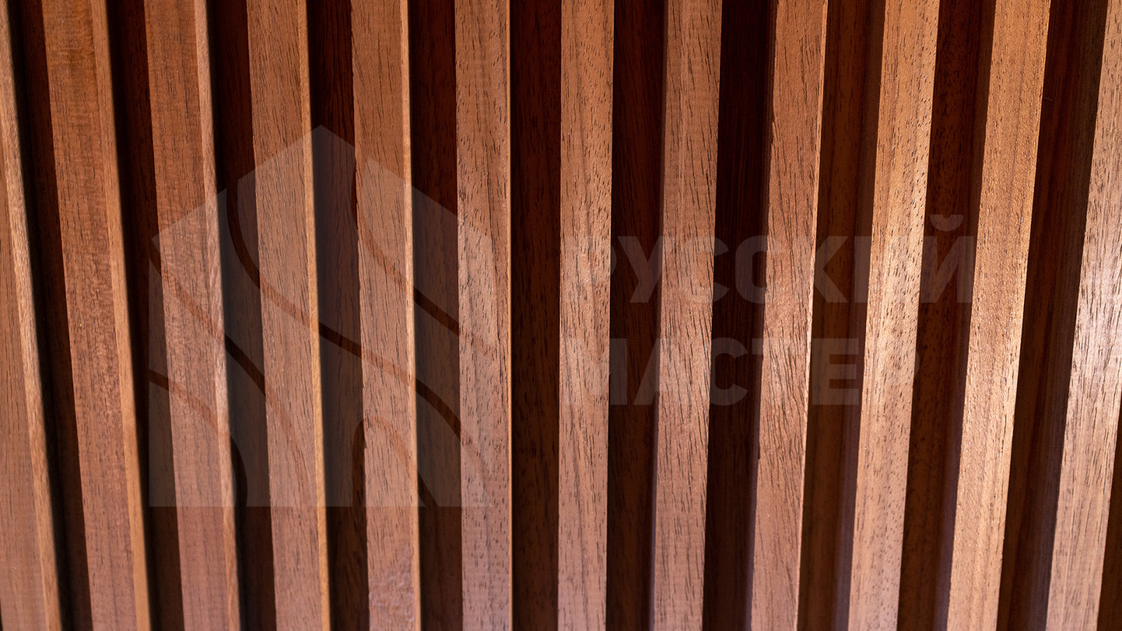 Сауна с изогнутыми полками из новозеландской сосны Pino Premio